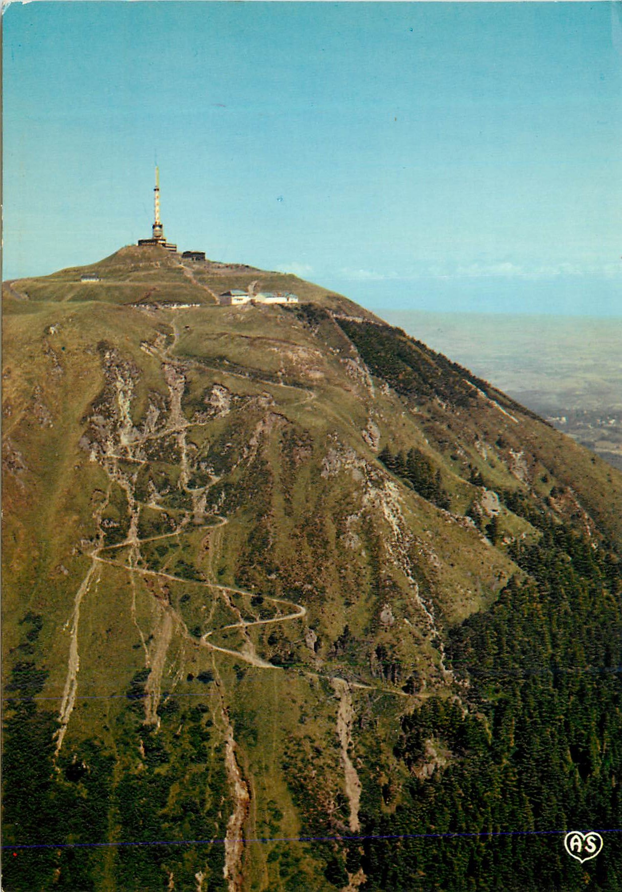 CPM L Auvergne Pittoresque Le Puy de Dome Vue aerienne sur l ancienne Voie Romaine