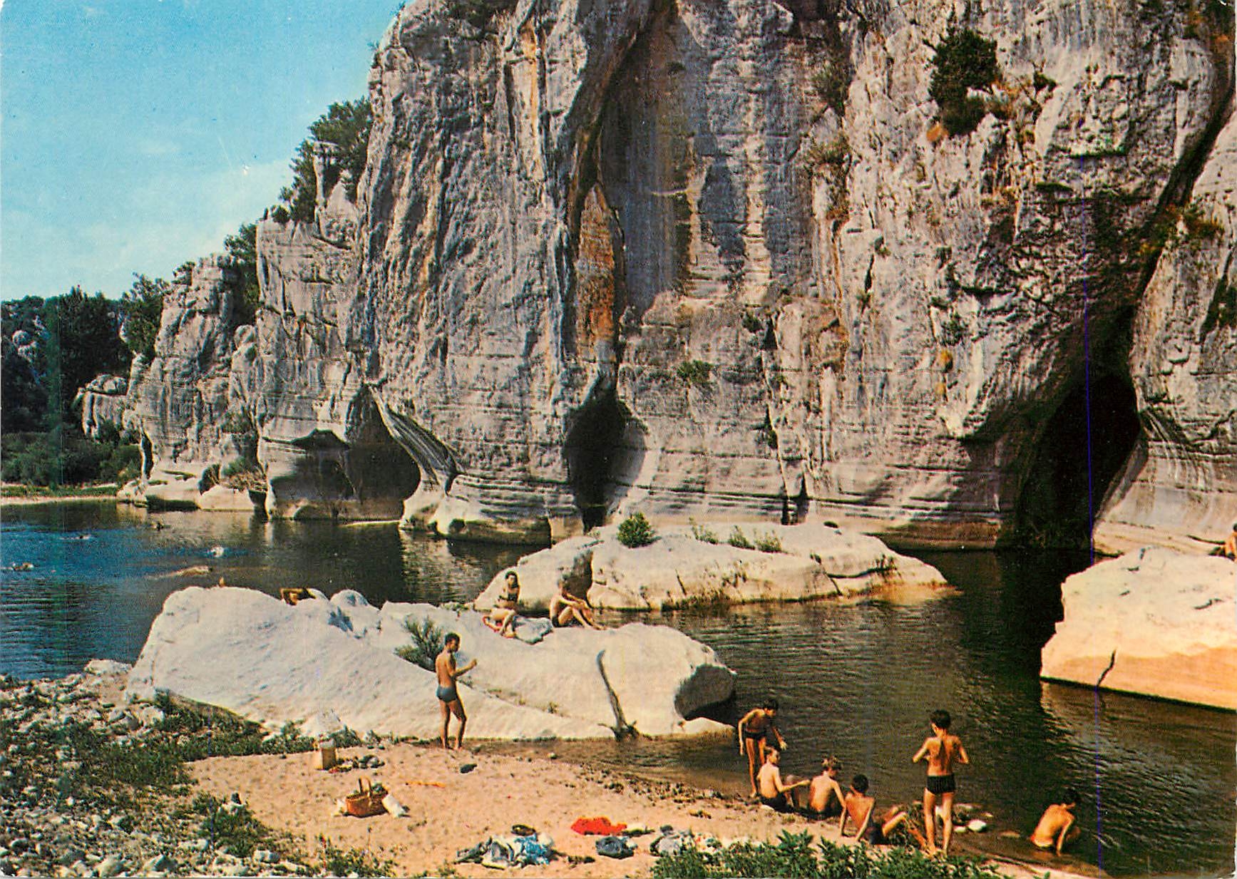 CPM La Vallee du Chassezac Les Falaises et le Baignade a Mazet Plage Ardeche