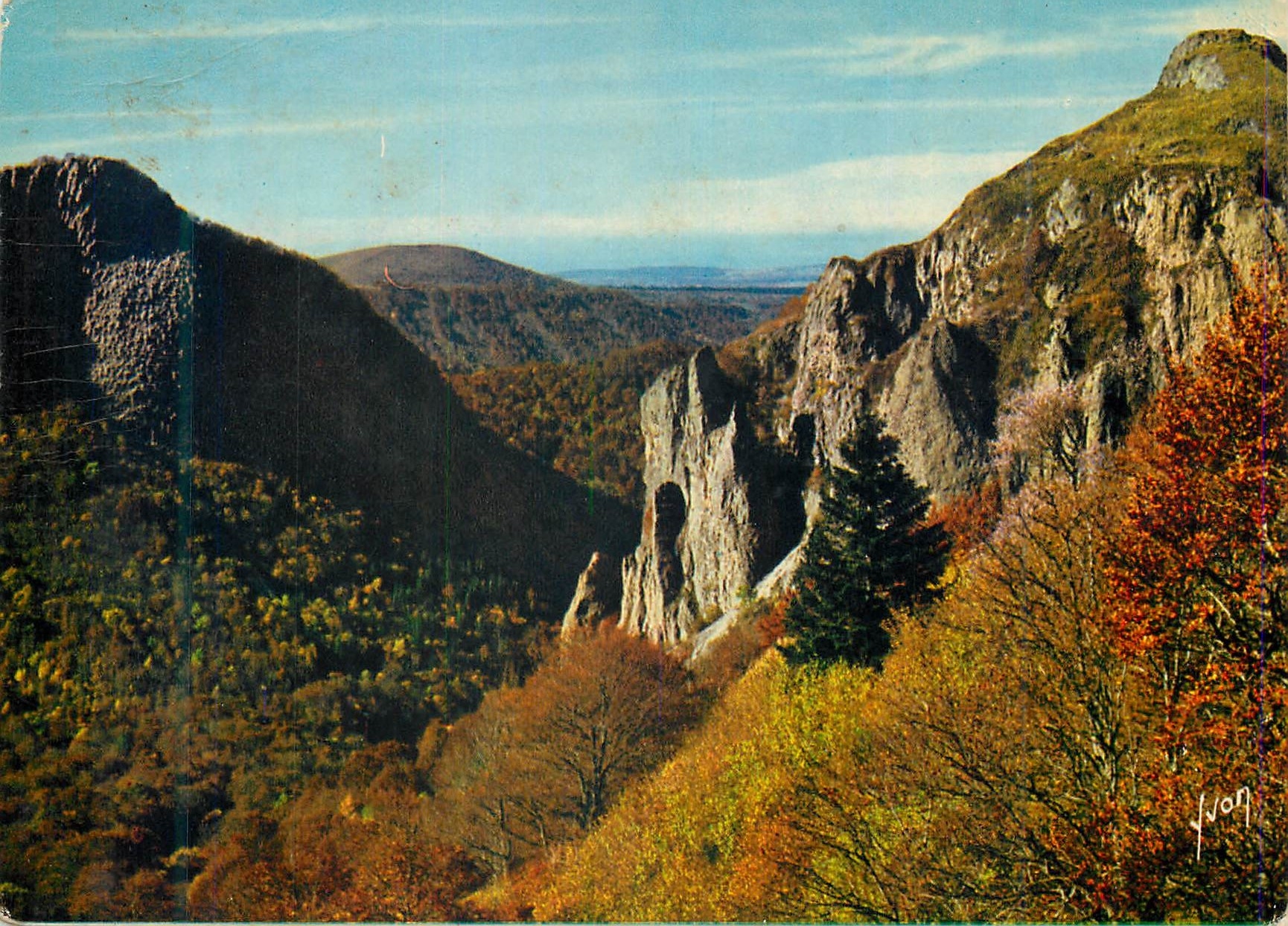 CPM Couleurs et Lumiere de France En Auvergne Les Roches Tuliere et Sanadoire Puy de Dome