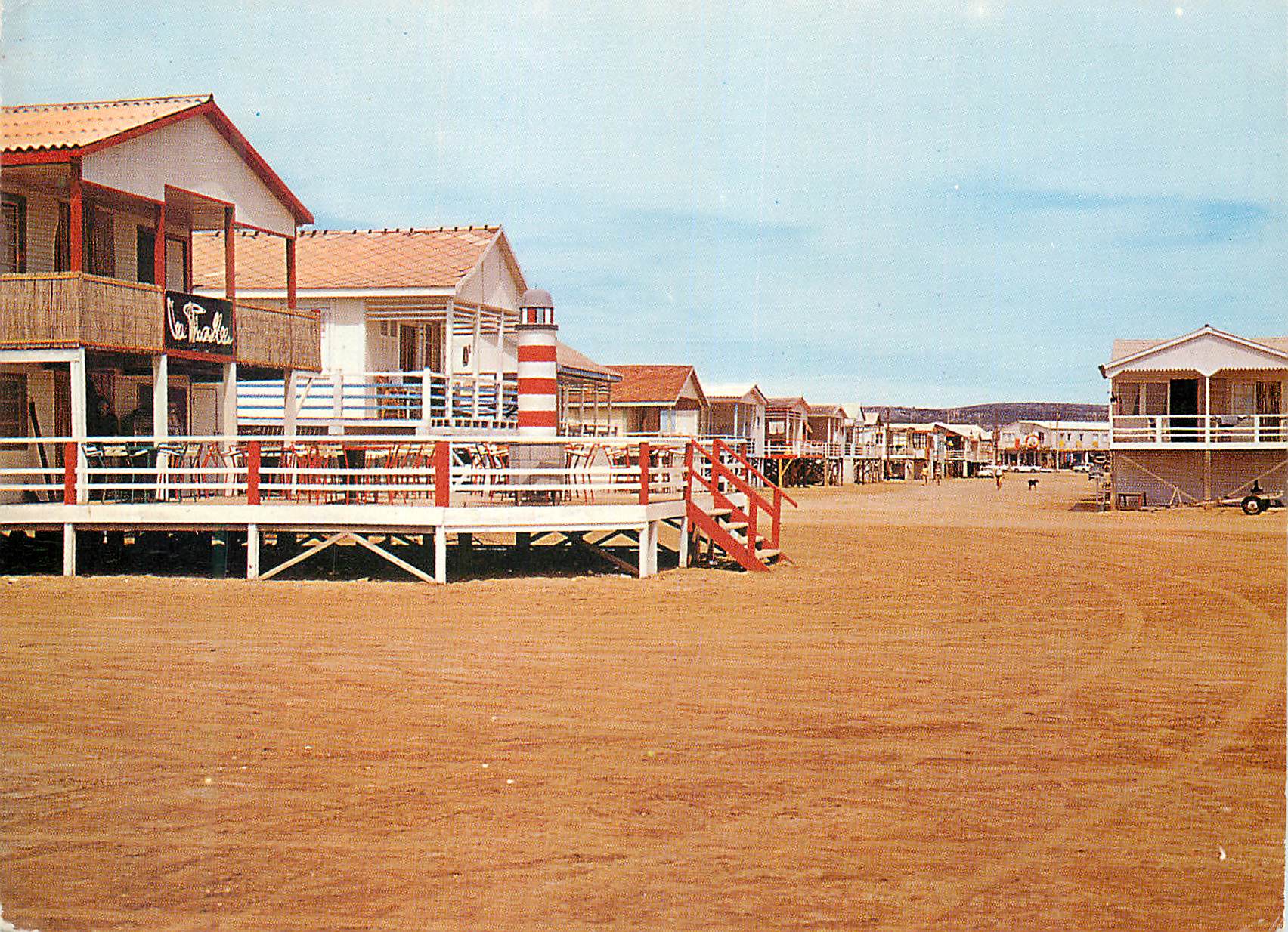 CPM Gruissan Plage Aude Les cabanons sur pilotis a la plage