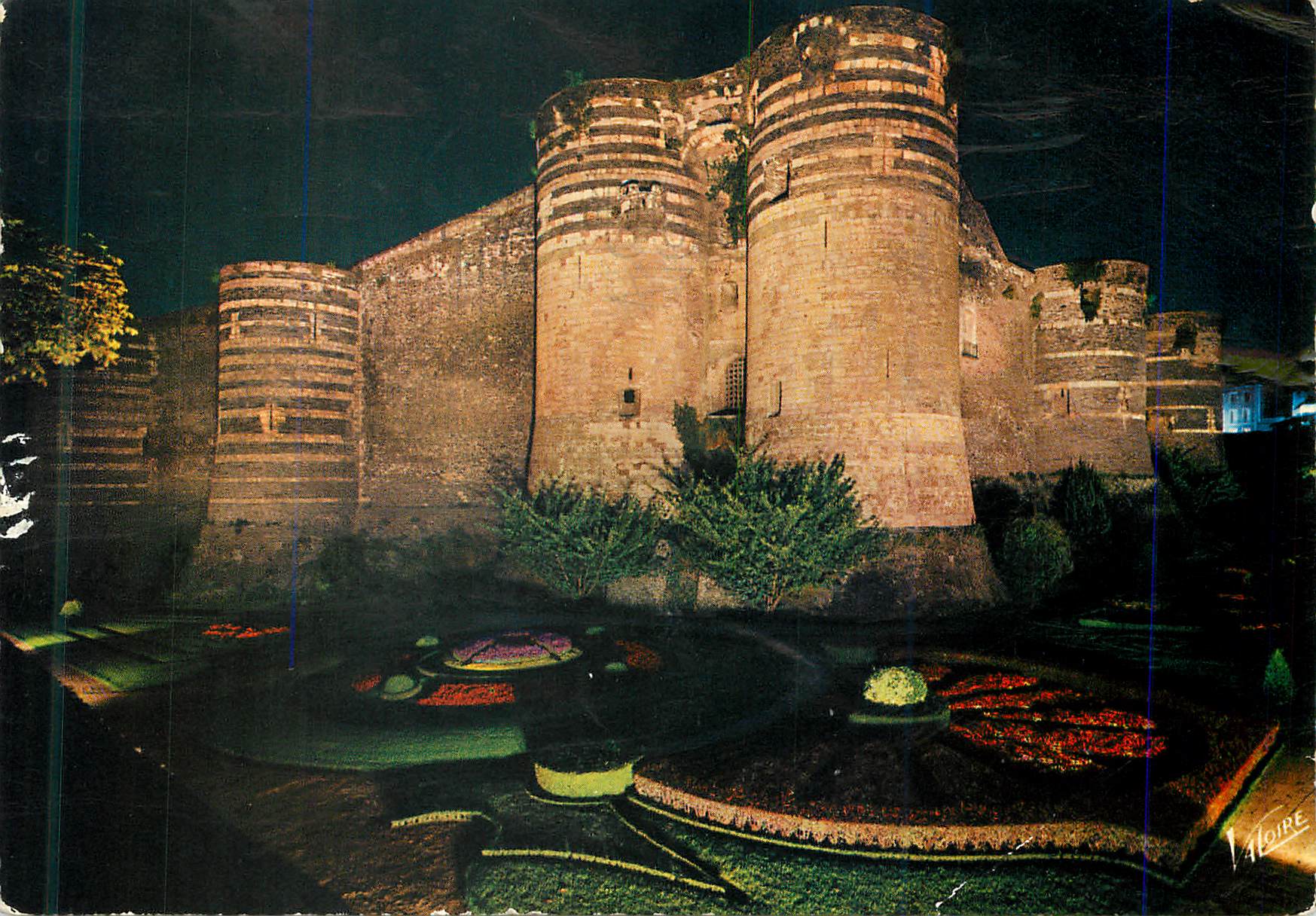 CPM Les Merveilles du Val de Loire Angers Maine et Loire La chateau illuminee Les tours hautes dominant les jardins des 