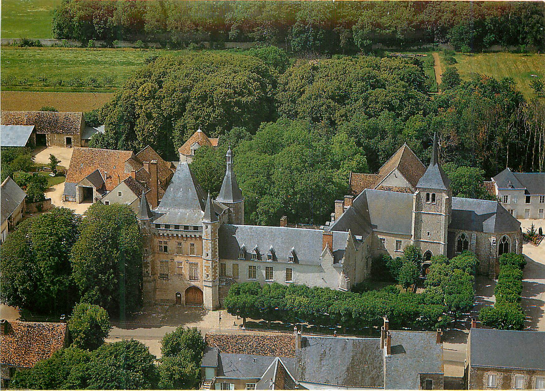 Talcy (Loire-et-Chois) — Une habitation encore médiévale — ARTAUD Frères, Carquefou