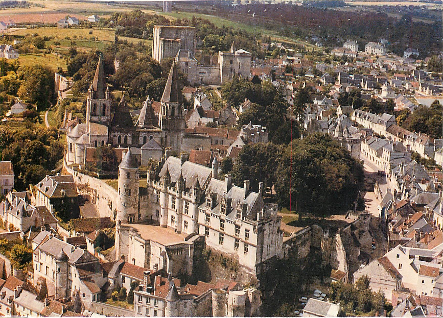 CPM Chateau de Loches I et L La Cite Medievale Le Logis Royal xiv et xvi L Eglise St Ours xiii et le Donjon