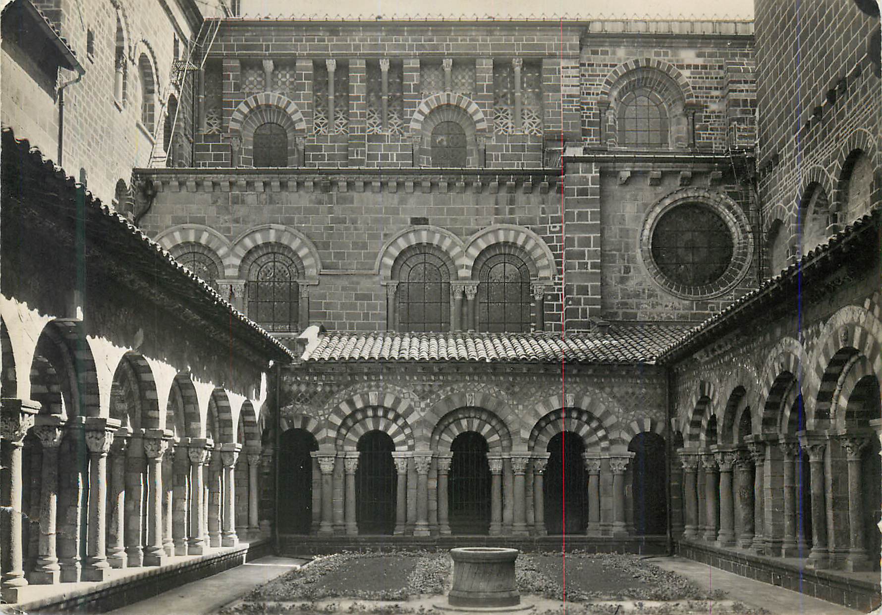 Le Cloître de la Cathédrale — Ensemble — Service Commercial Historiques Grand Palais, Avenue Alexandre III, Paris