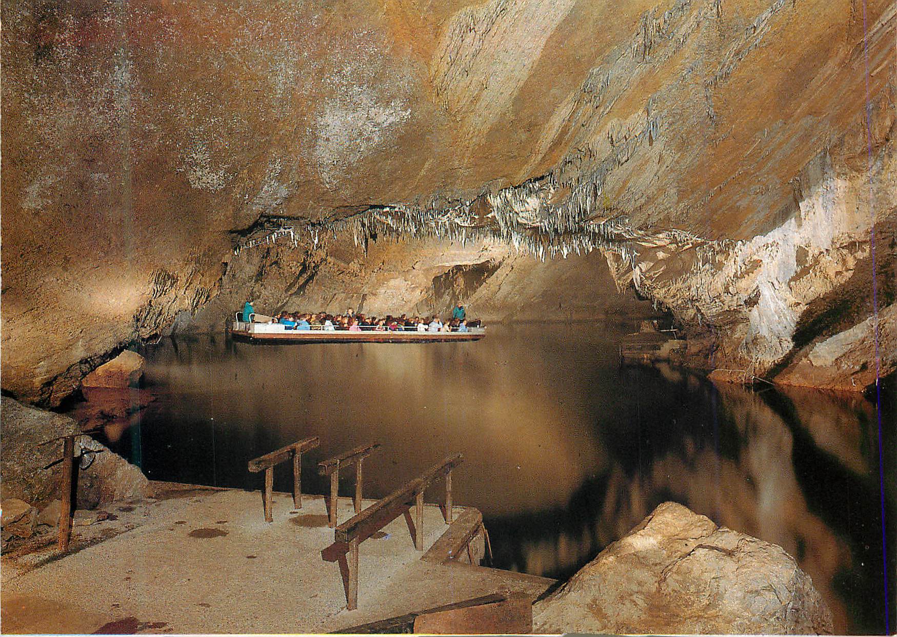CPM Grotte de Han sur Lesse L embarquement De inscheping Der Einsteig