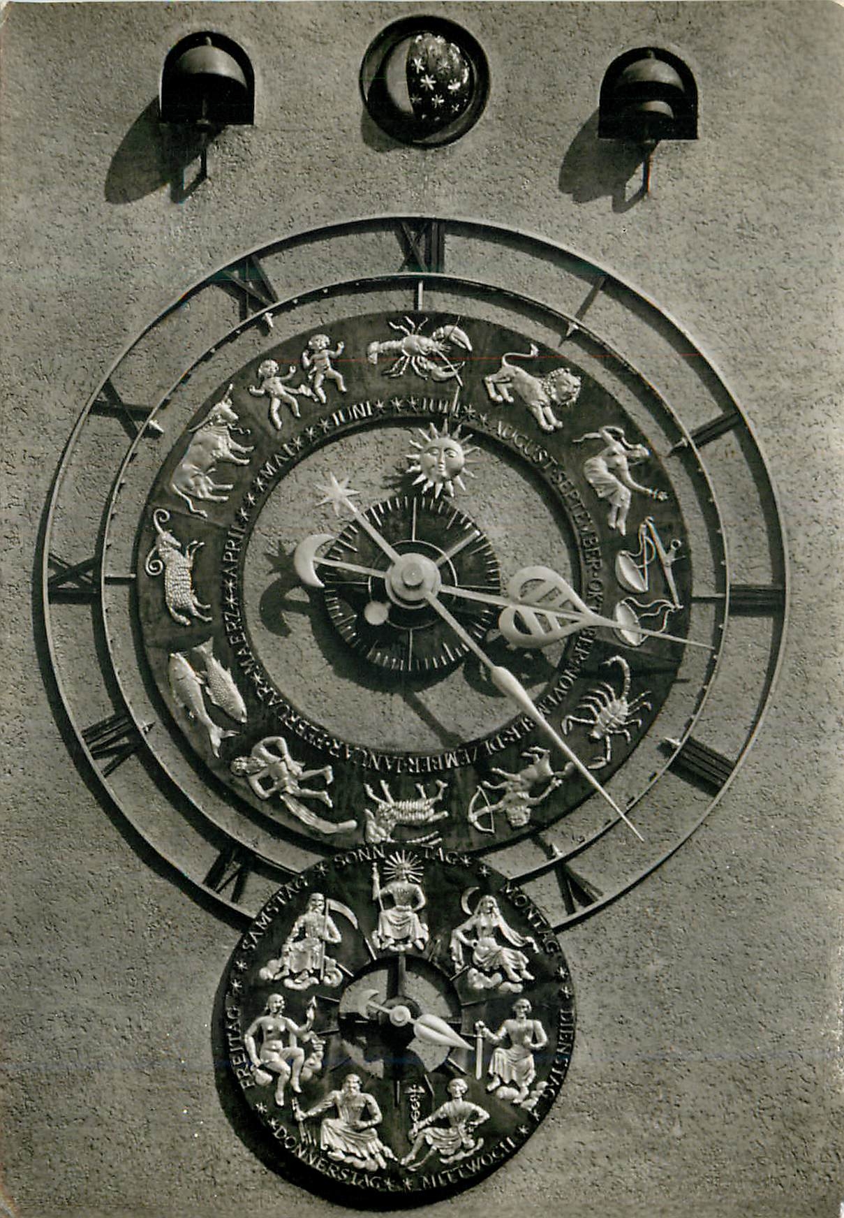 CPM Deutsches Museum Munchen Astronomische Kunstuhr am Bruckenturm Oben Mondphasen Viertelstunden u Stundeschlag Astrolo