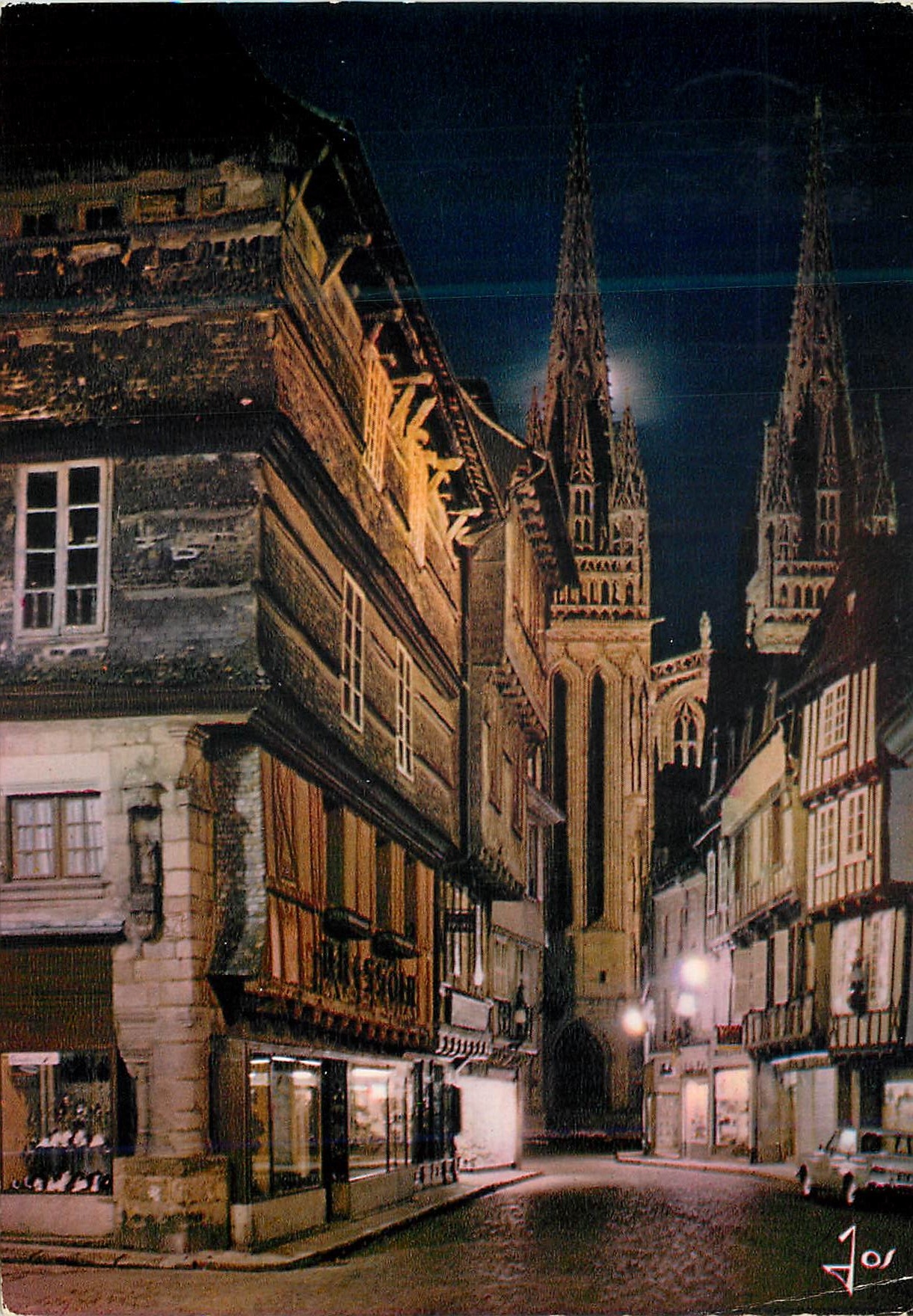 CPM La Bretagne En Couleurs Quimper Finistere La cathedrale et les vieilles maisons illuminees