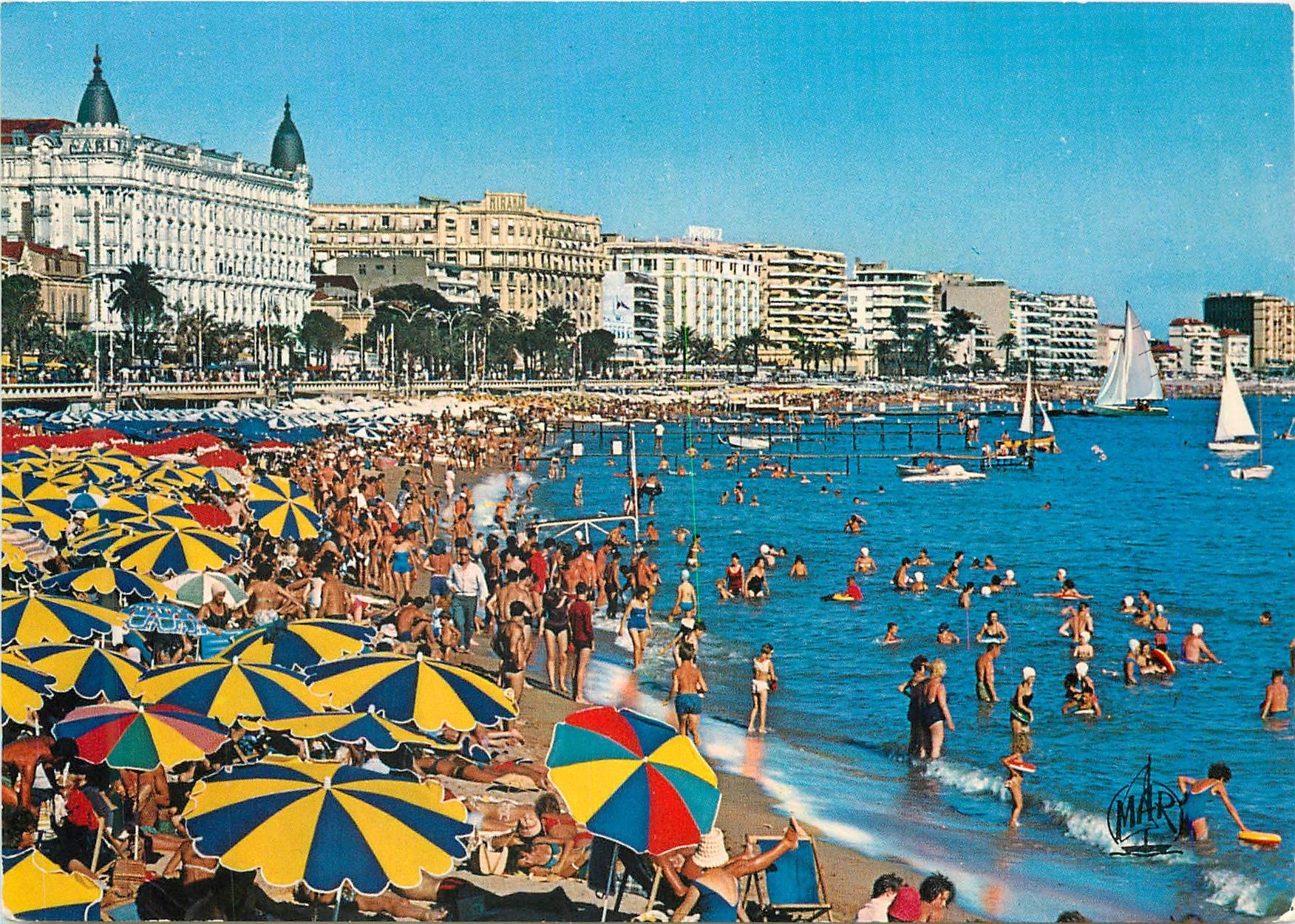 CPM La Cote d Azur Cannes La Croisette La Plage