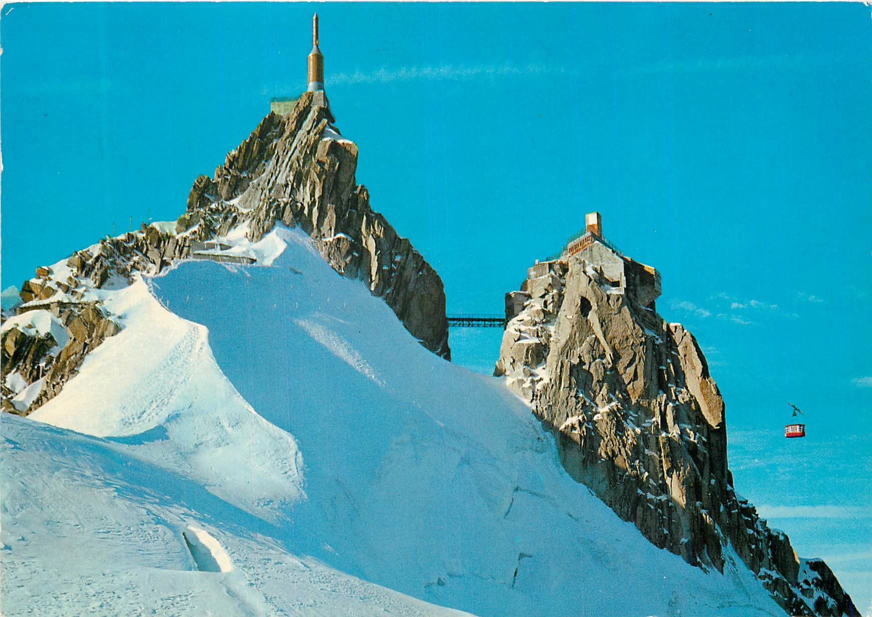 L'Aiguille du Midi — montagne et téléphérique — Chamonix