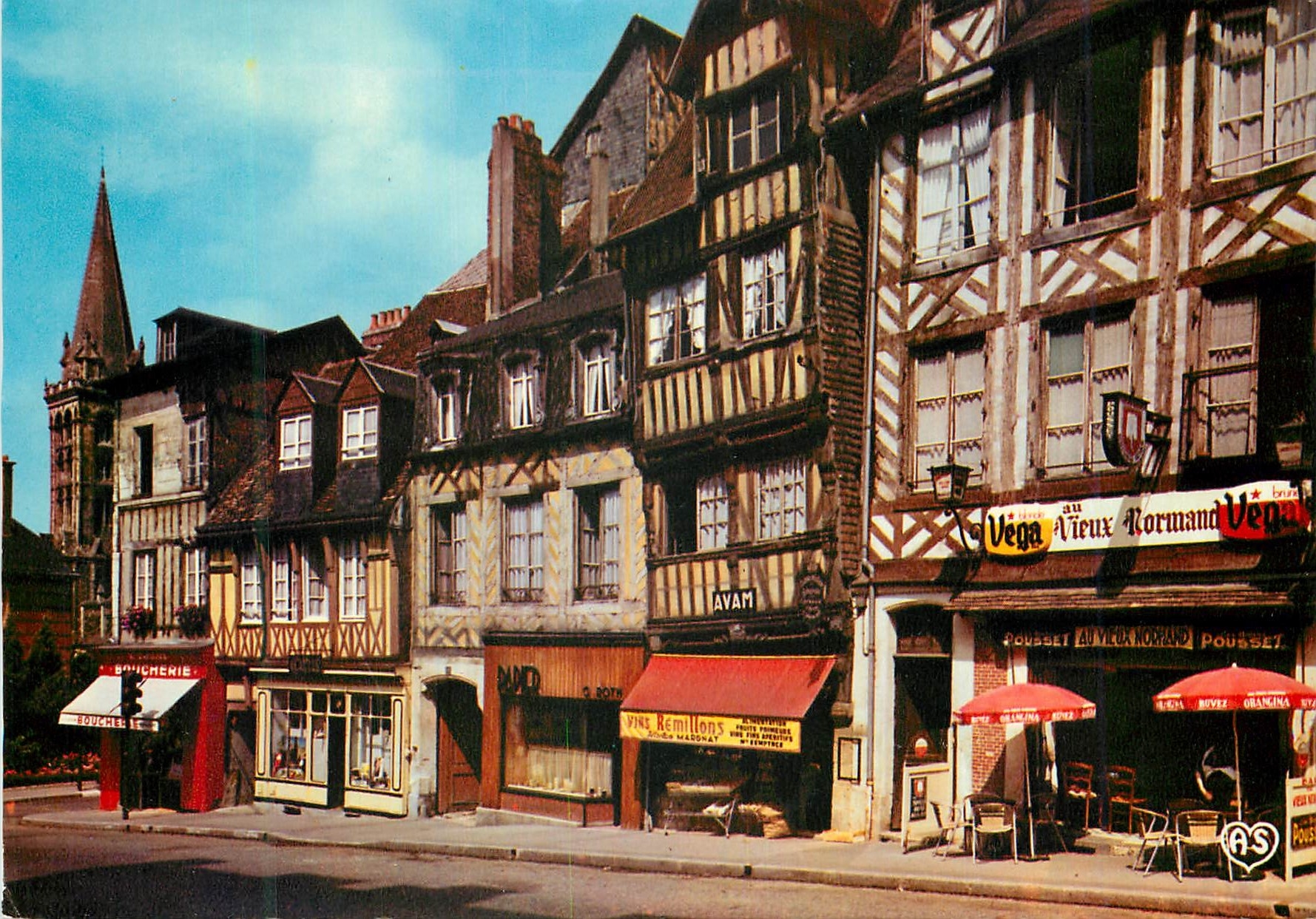 Lisieux (Calvados) — La Rue Henri Chéron, alte Häuser aus dem 12. Jahrhundert — AS Couleurs Naturelles HN 33