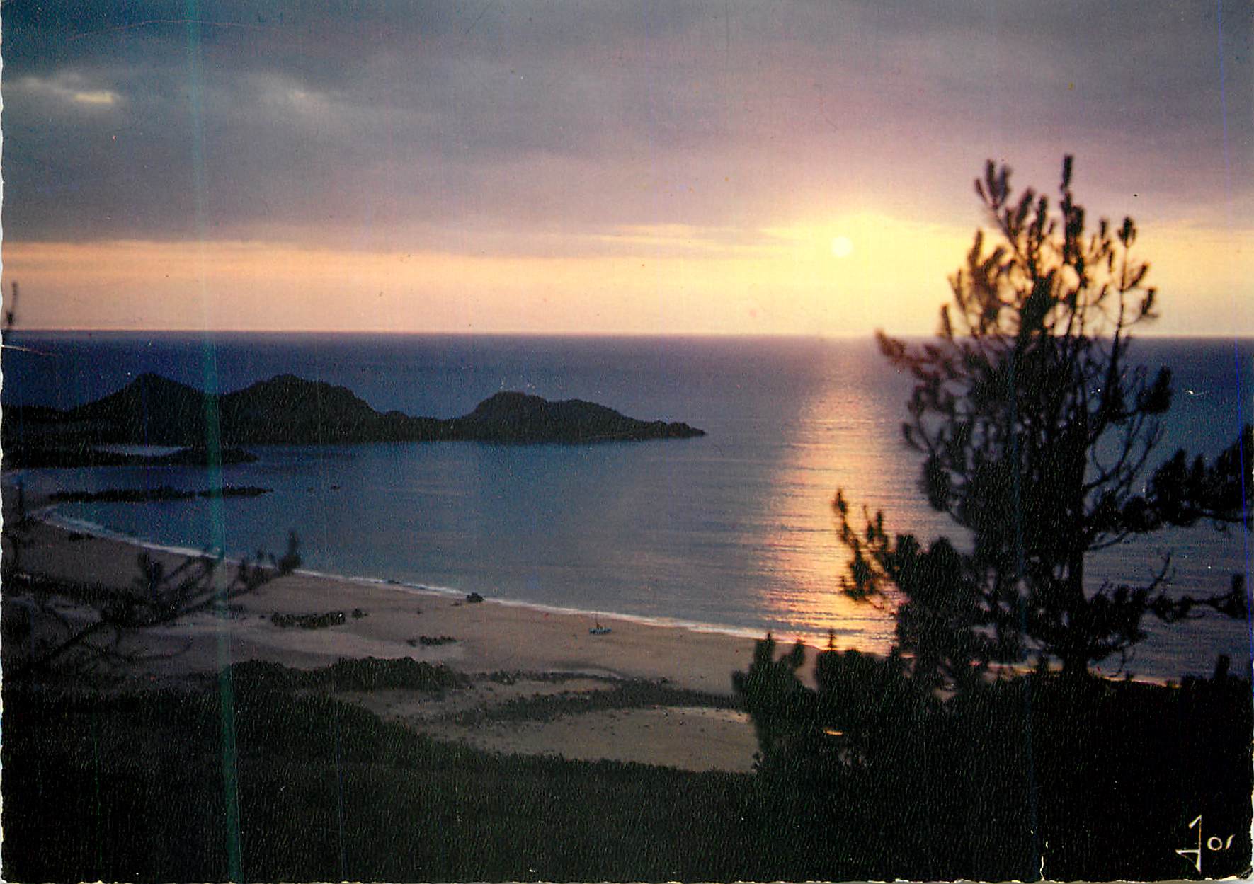 Coucher de soleil sur la plage de Louroutet et le Cap d'Erquy — Erquy (C.-du-N.) — Éditions d'Art Doaré