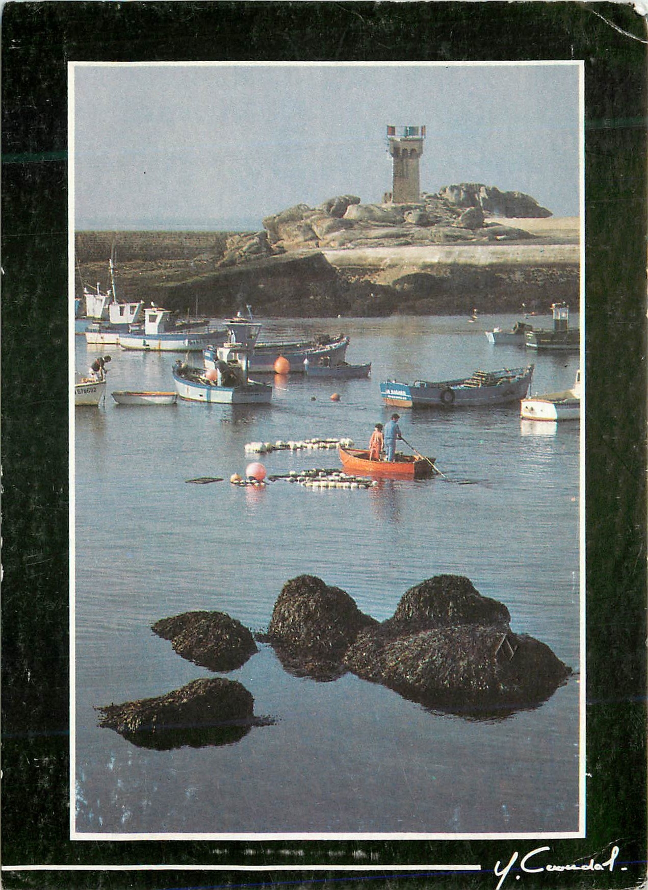 Pointe de Trévignon — phare et port de pêche — Photo Y.R. Caoudal, T39, Editions Y.C.A.