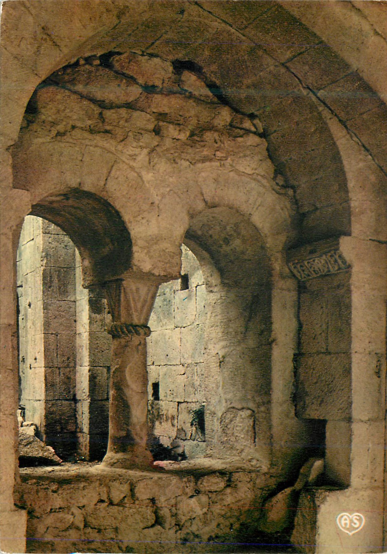 CPM Prieure de Ganagobie Alpes de Haute Provence Angle Nord Est du cloitre partie la plus ancienne