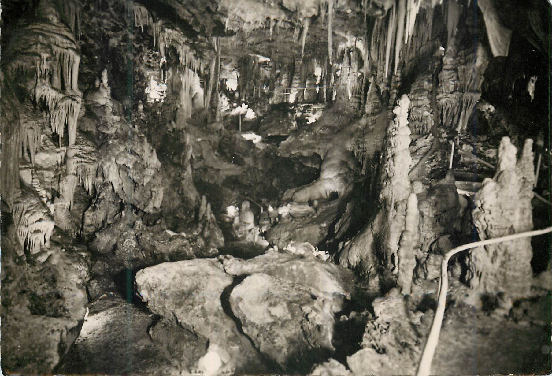 CPM La Grotte d l Observatoire dans le Jardin Exotique Partie de a Grande Salle