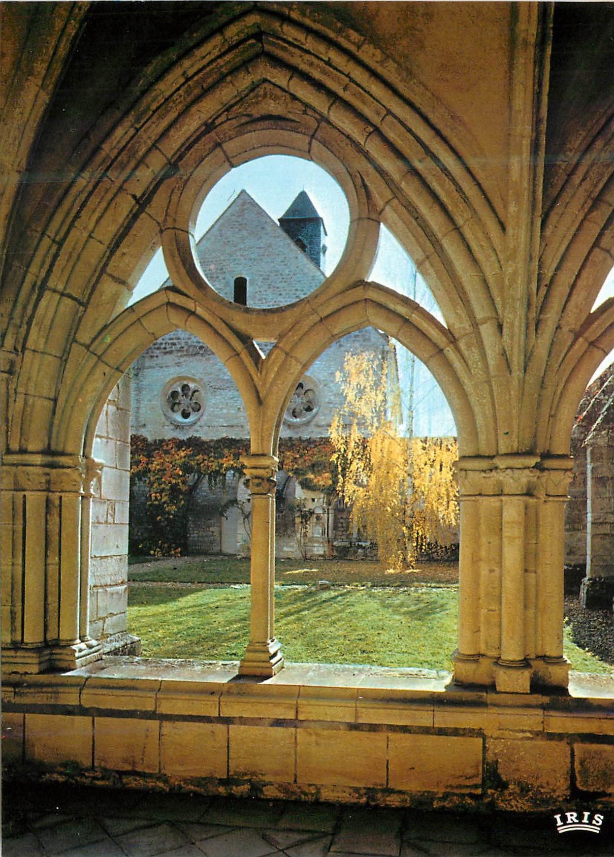 CPM Images de France En Berry Abbaye de Noirlac Construite aux xii et xiii siecles Chef d oeuvre de l art roman Cisterci