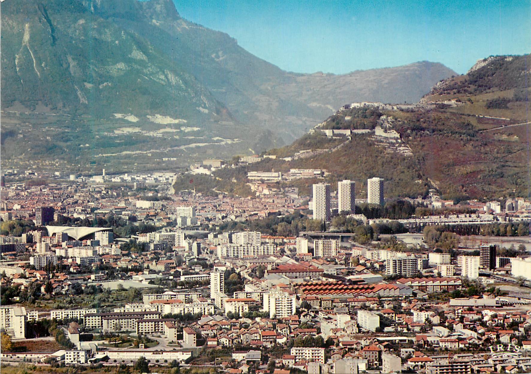 CPM Grenoble Ville olympique Vue generale au premier plan Saint Martin d Heres au fond a gauche les contretorts du Verco