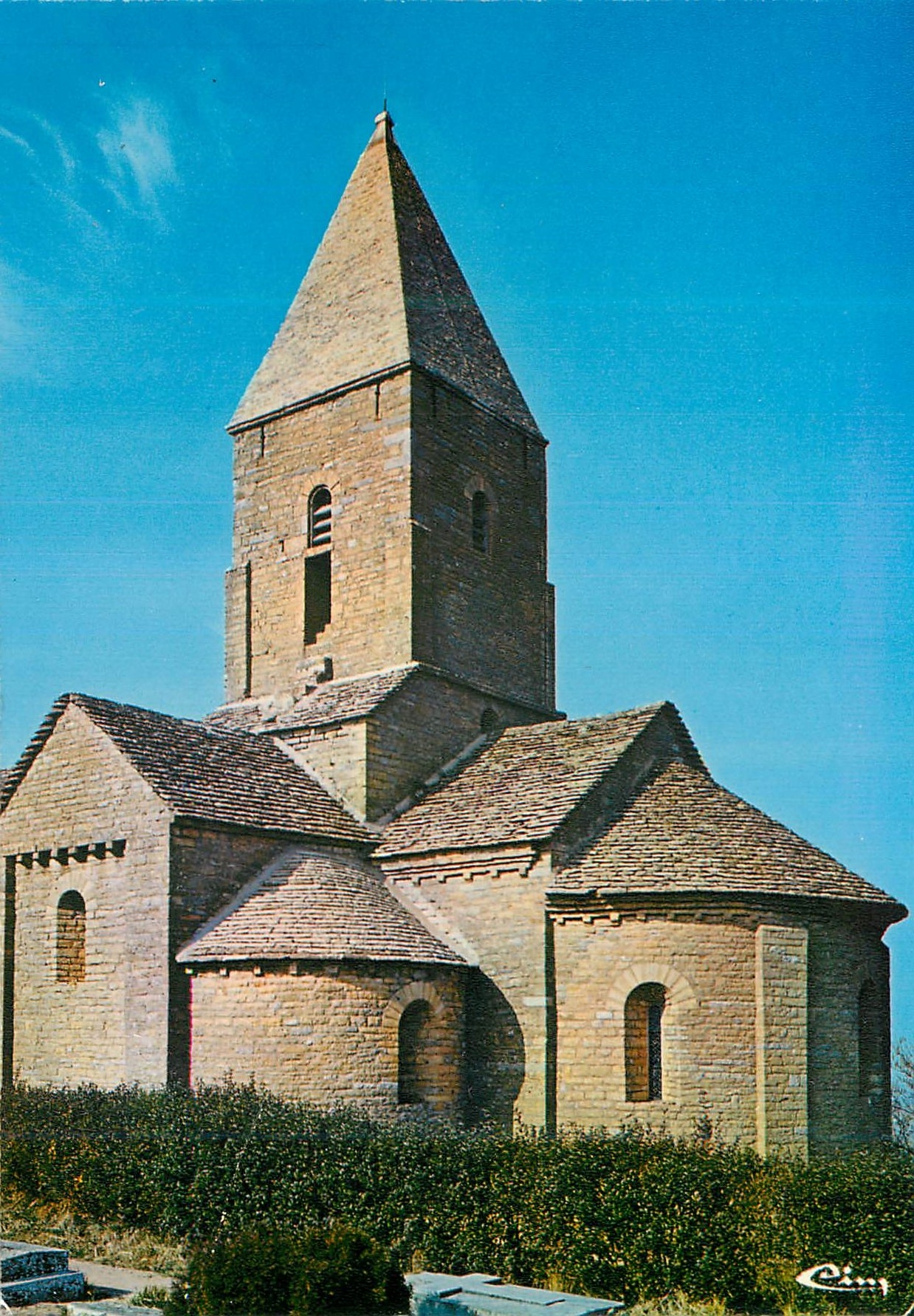 Brancion (S.-et-L.) — Église Saint-Pierre du XIIe s. — Le chevet — Imprimeur Combier