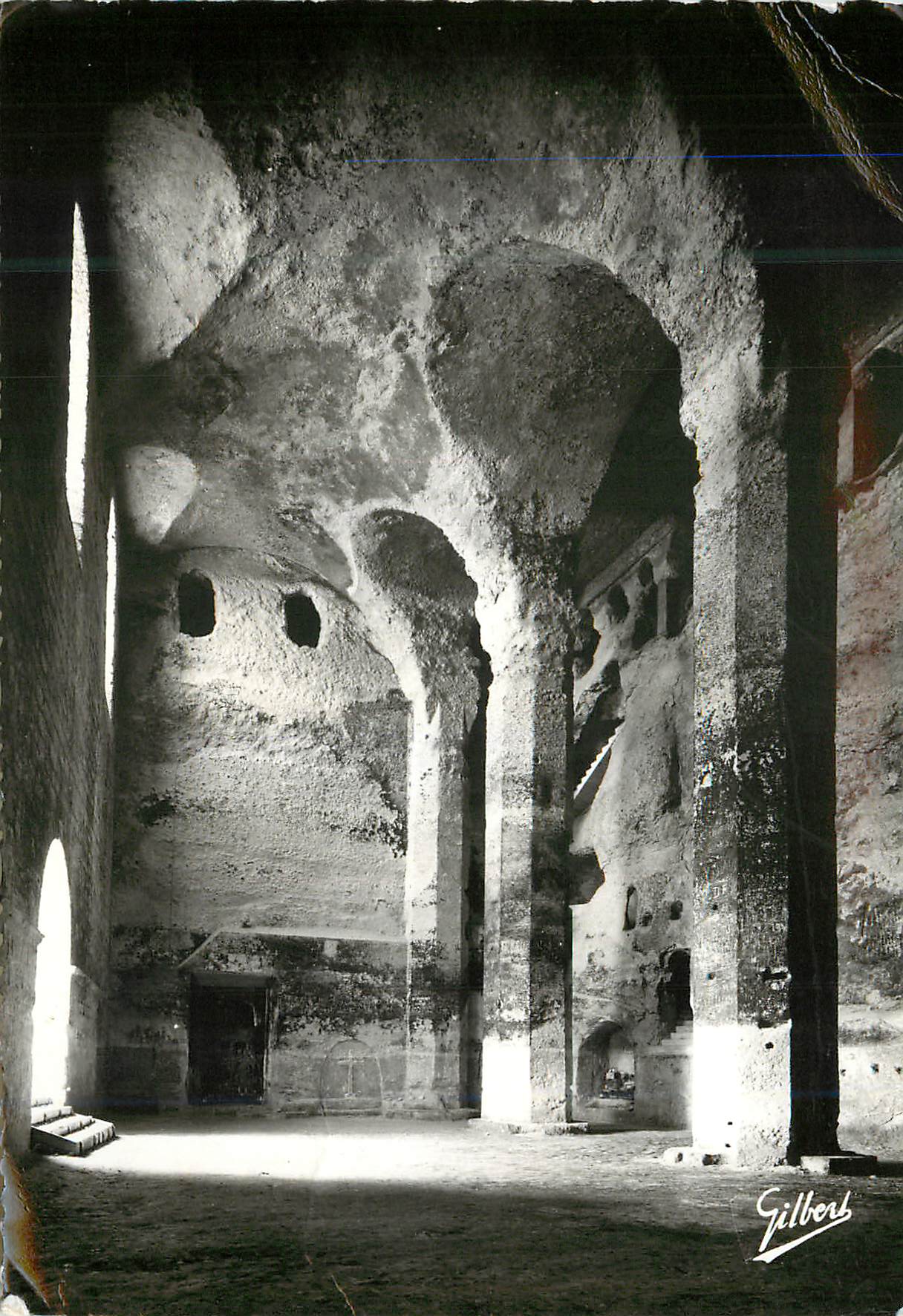 Intérieur de l'Église Monolithe — Aubeterre-sur-Dronne (Charente) — Éditions Charentaises d'Art