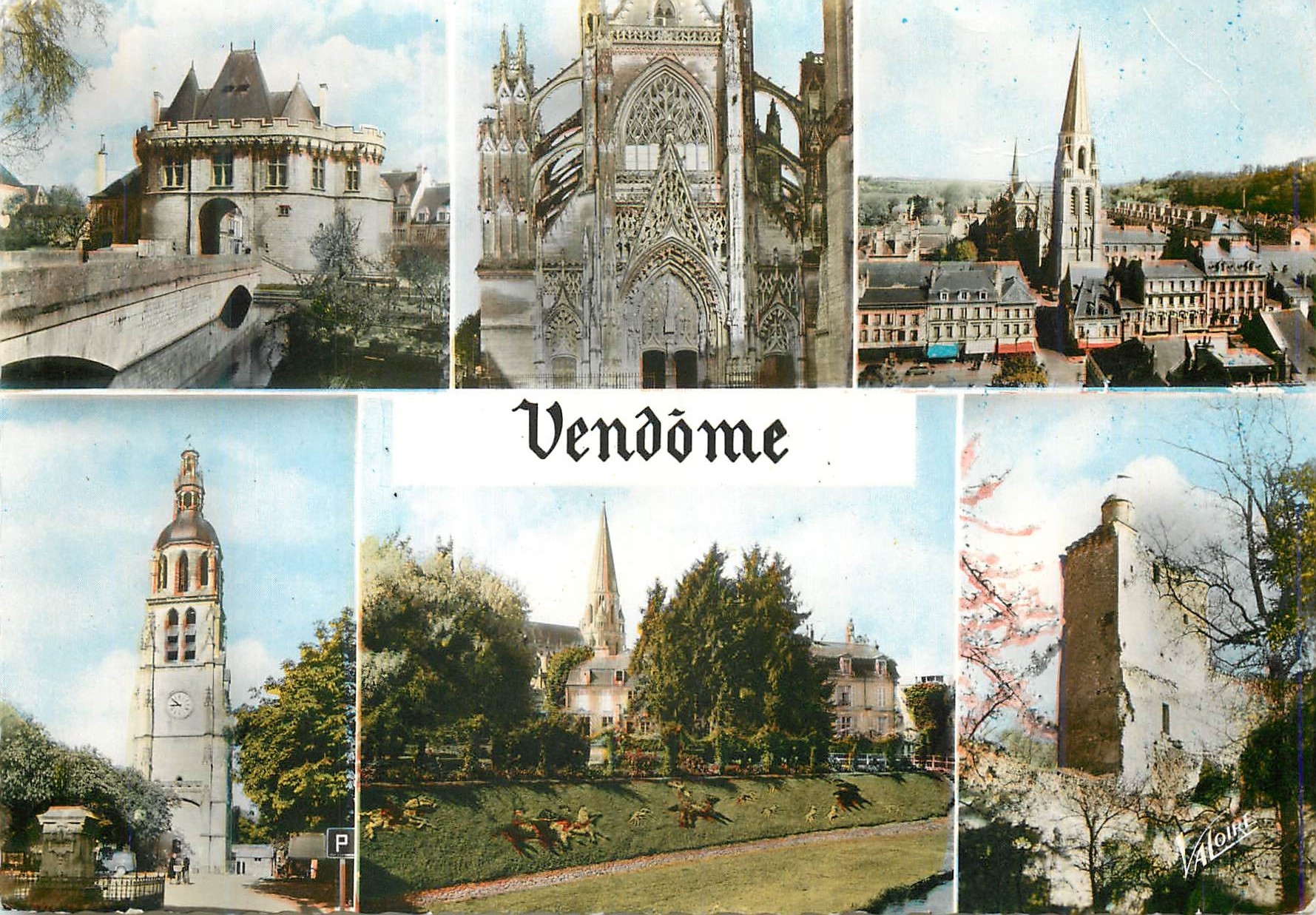 CPM La Vallee du Loir Vendome Loir et Cher La porte Saint Georges La facade de la Trinite L eglise de la Trinite La tour