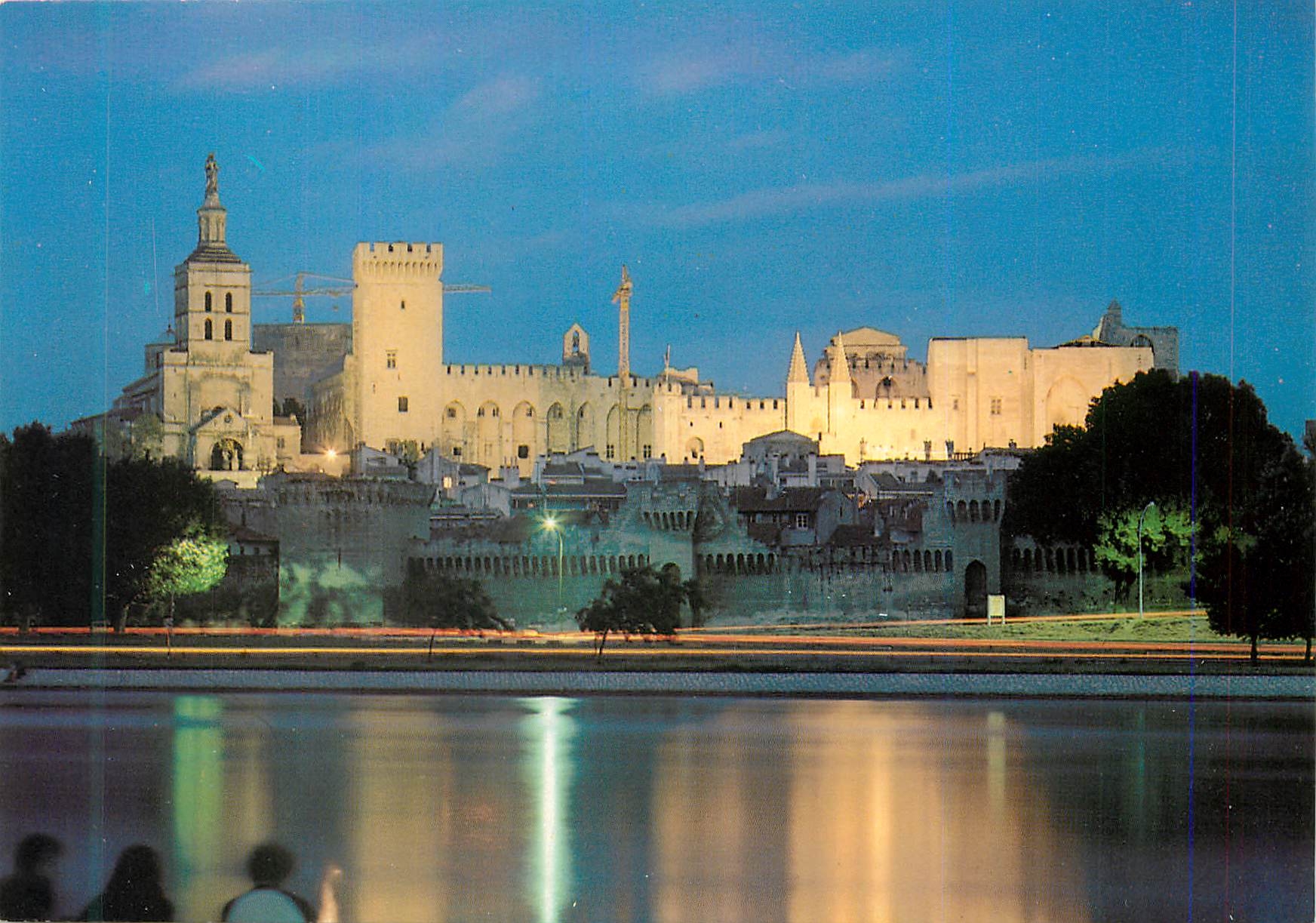 CPM Avignon Vue Nocturne du Palais des Papes