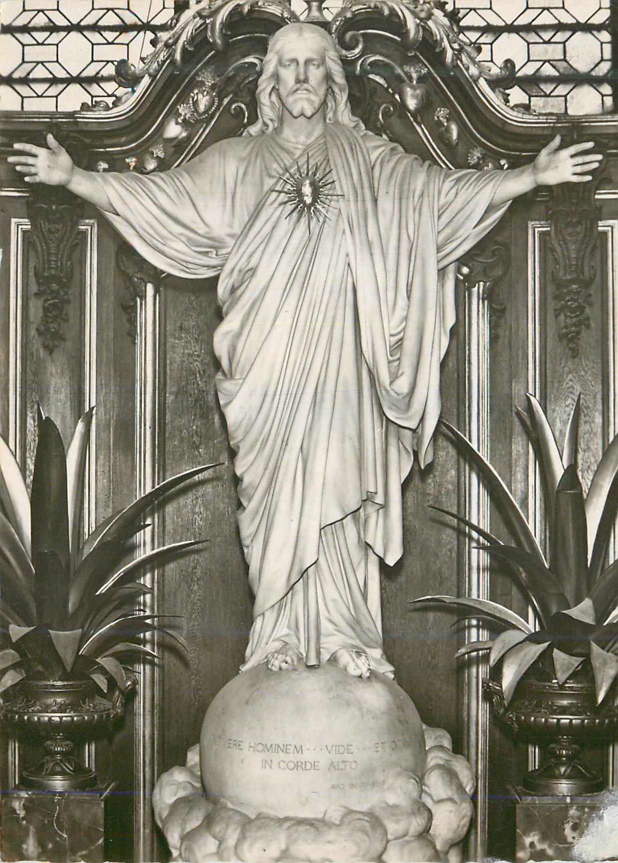 CPM Paris Eglise Saint Sulpice  Statue du Sacre Coeur par Emilie Thomas