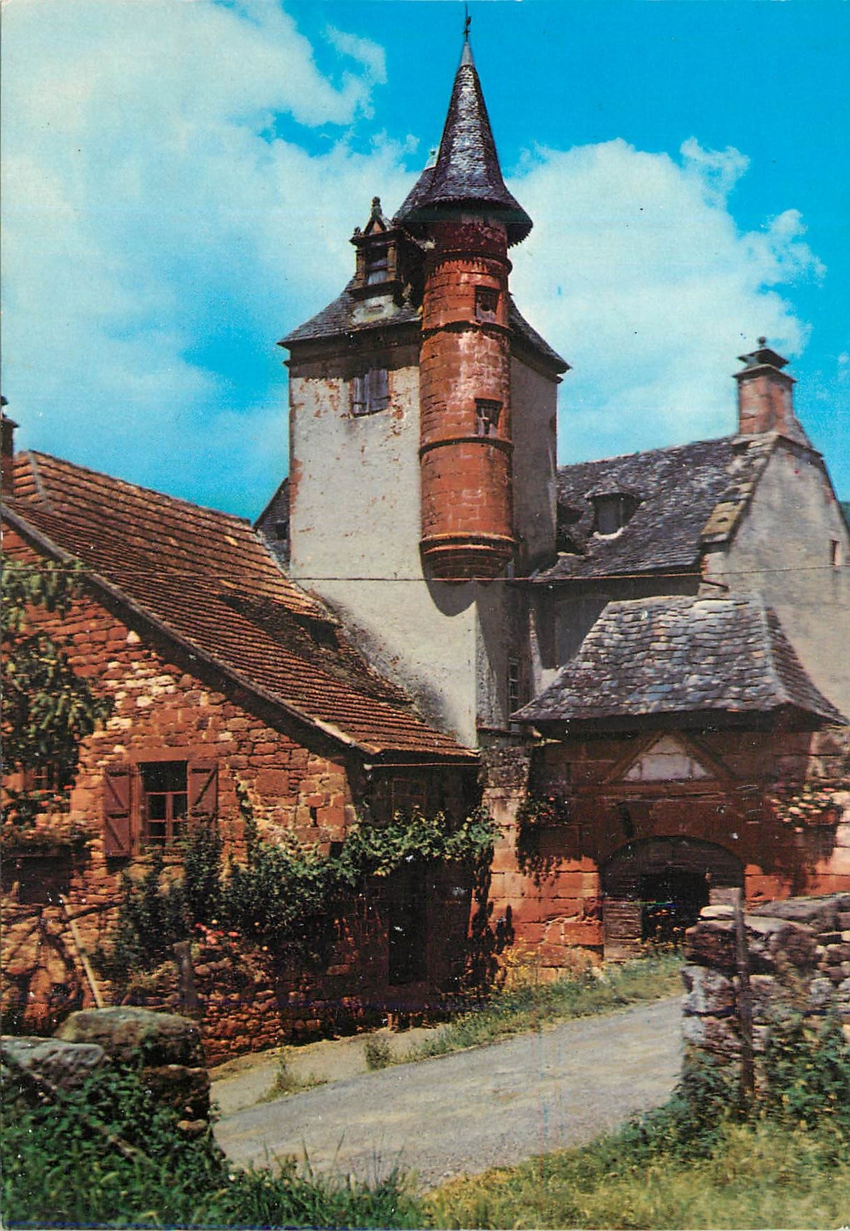 CPM Collonges la Rouge (Correze) Castel de Maussac