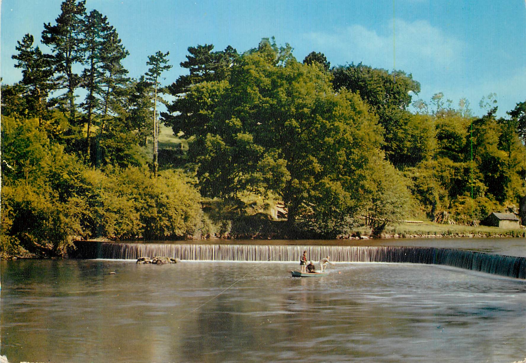 CPM Environs de St Jean sur Mayenne (Mayenne) Bords de la Mayenne a Montgiroux