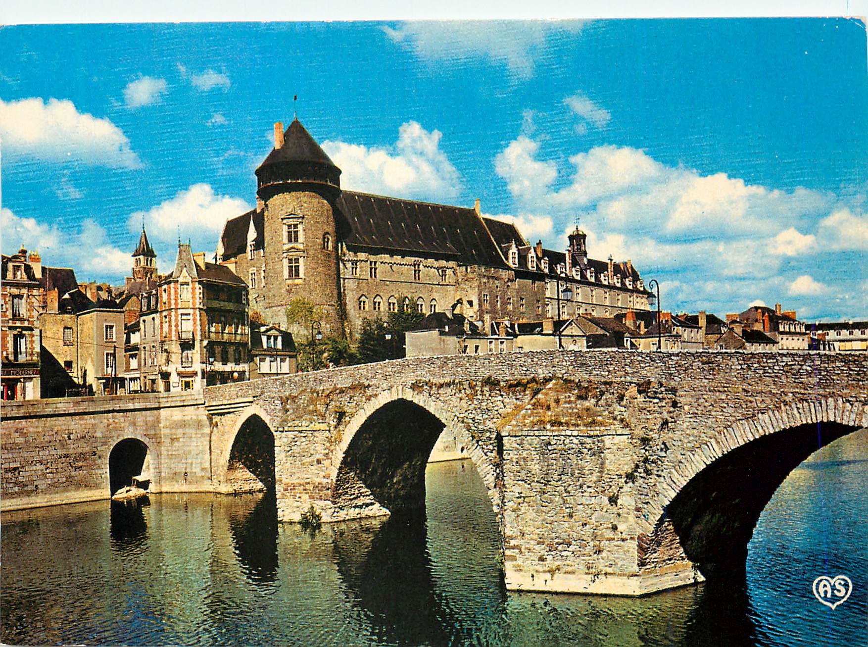 CPM Laval (Mayenne) Le Chateau et le Vieux Pont