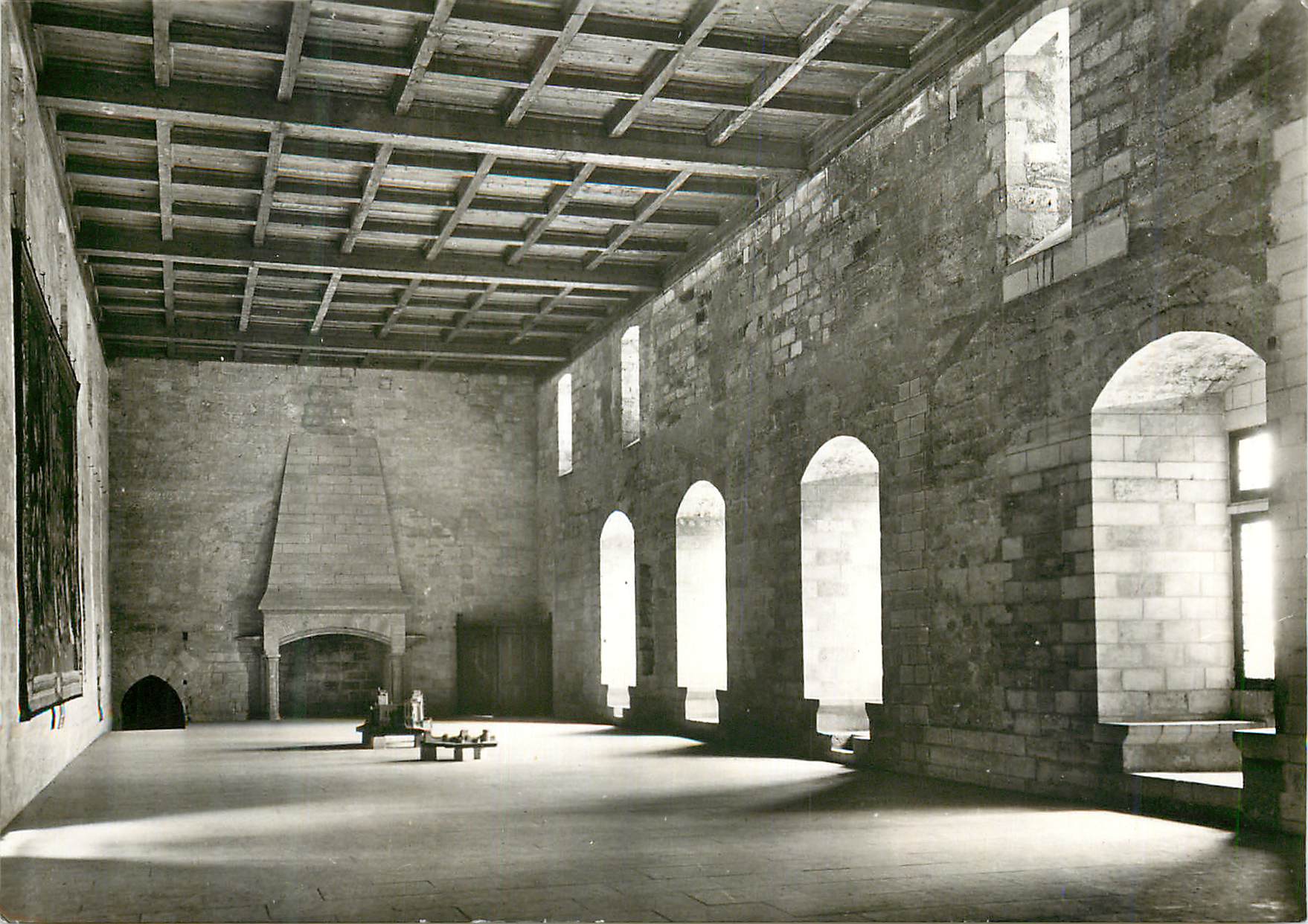 CPM Avignon (Vaucluse) Palais des Papes (XIVe S) Salle des Festins dite Grand Tinel