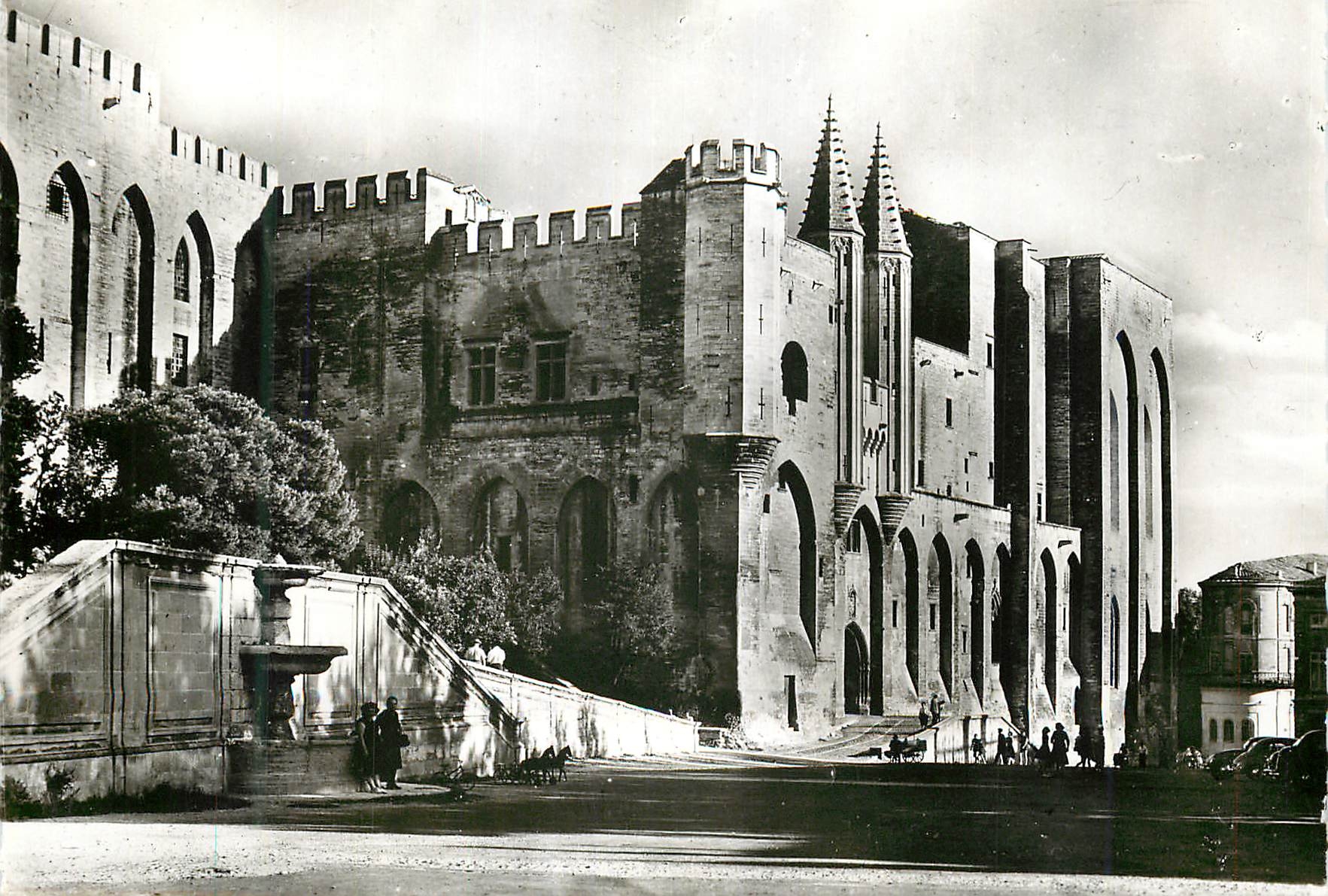 CPM Avignon (Vaucluse) Le Palais des Papes Facade Clement VI