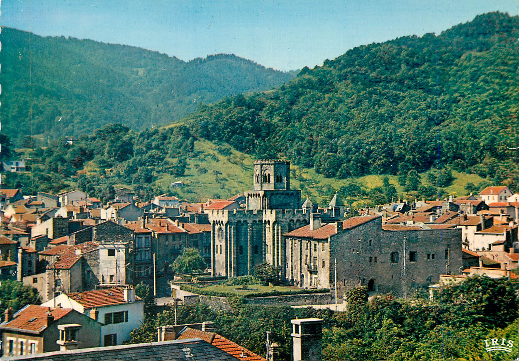 CPM Royat L'Eglise Forifiee (XIe Siecle) et Royat Haut
