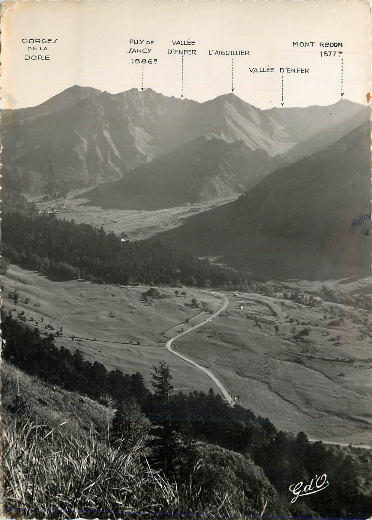 CPM L'Auvergne Vallee et Route du sancy en Amont du Mont Dore et Gorges d'Enfer
