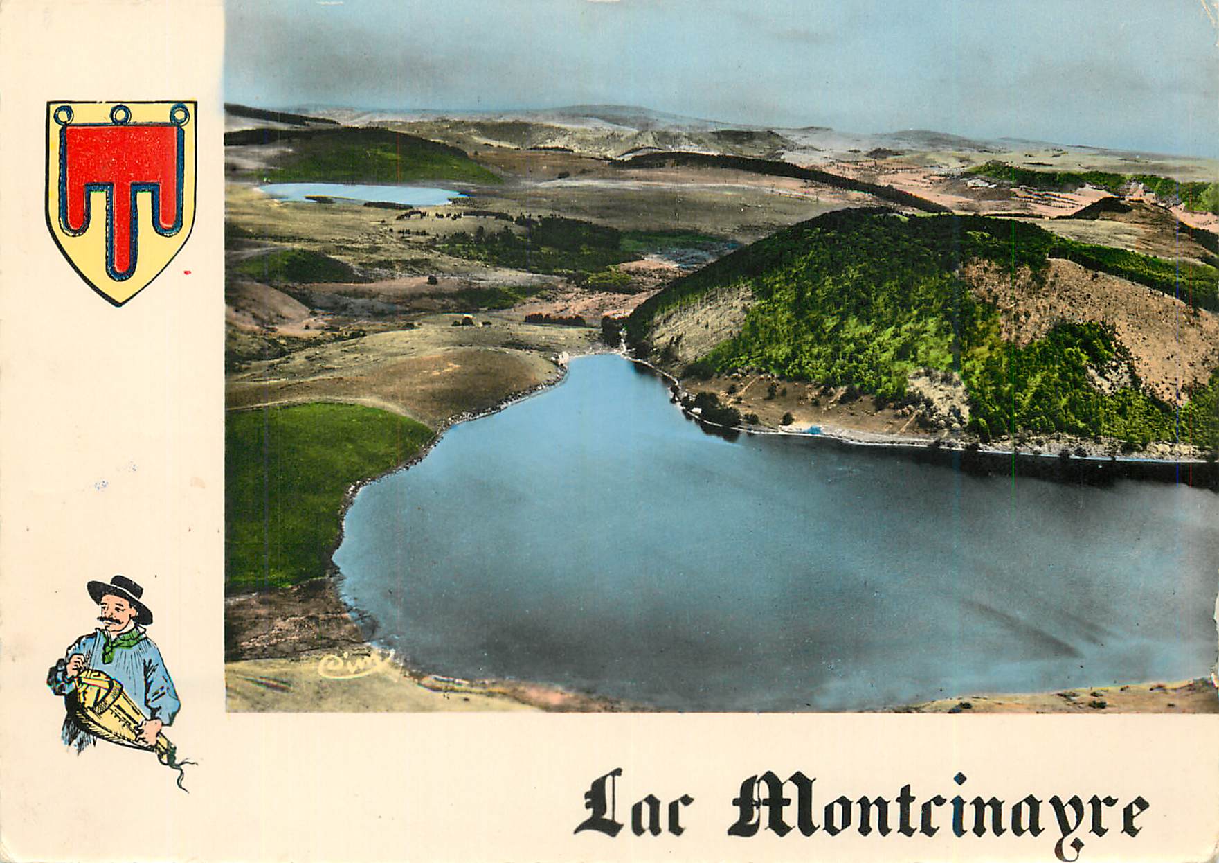 Lac Montcinayre — vue aérienne — Éditions Aériennes Combier