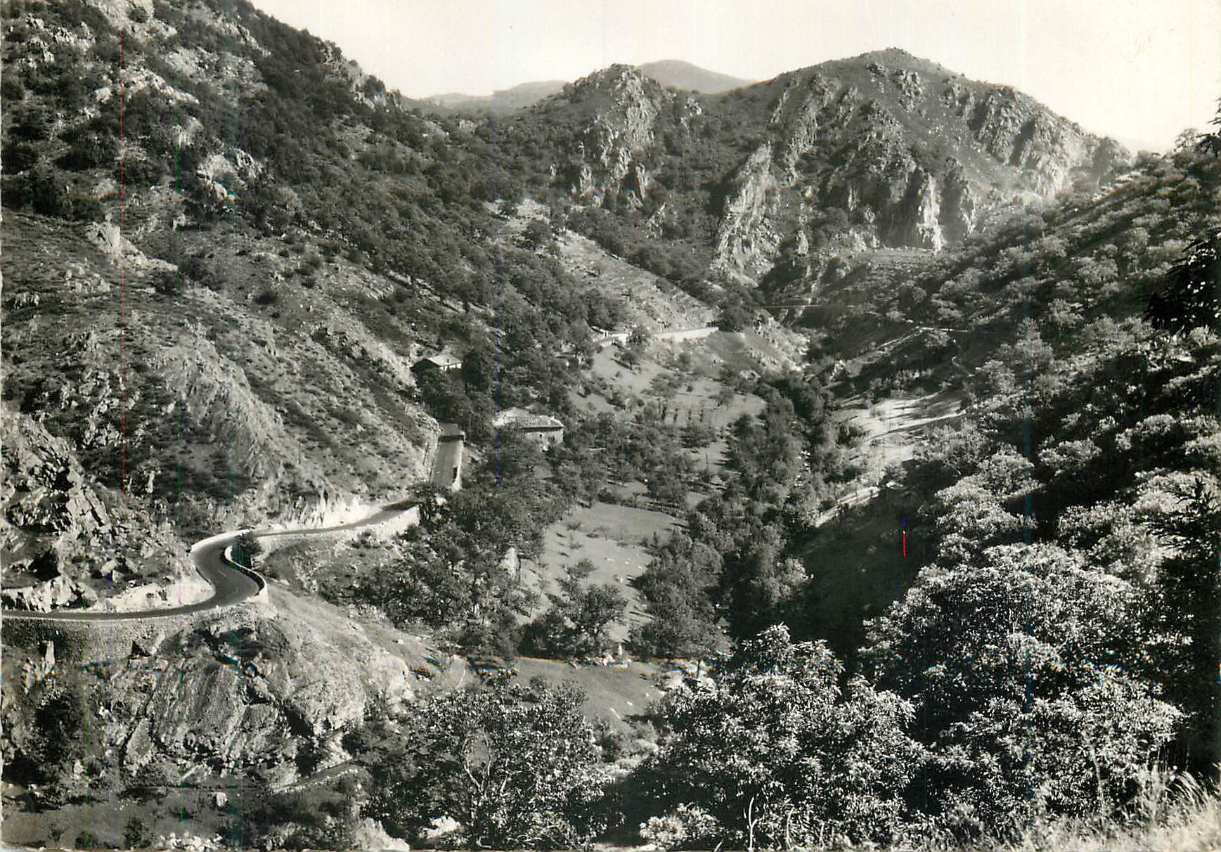 CPM Paysages du Vivarais Les Gorges de la Volone La Route entre Vals et Mezilhac