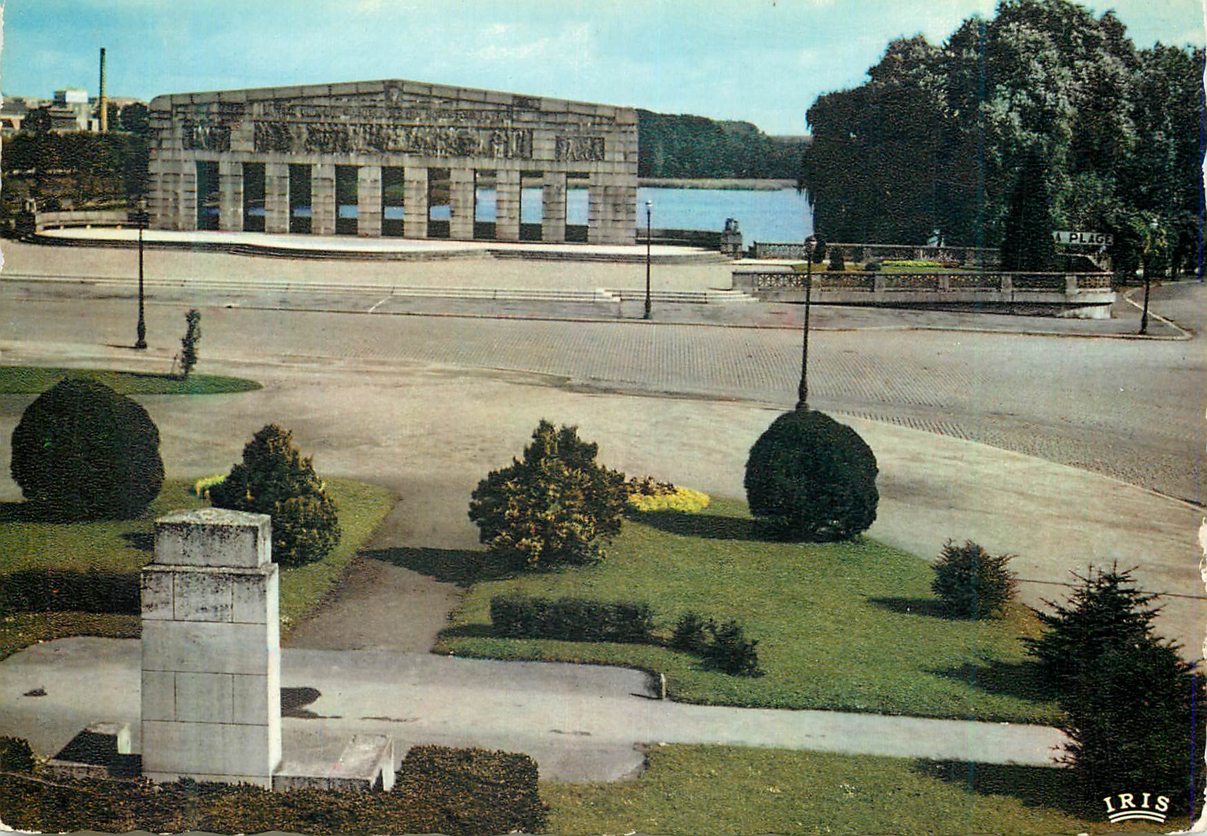 CPM Saint Quentin (Aisne) Monument aux Morts