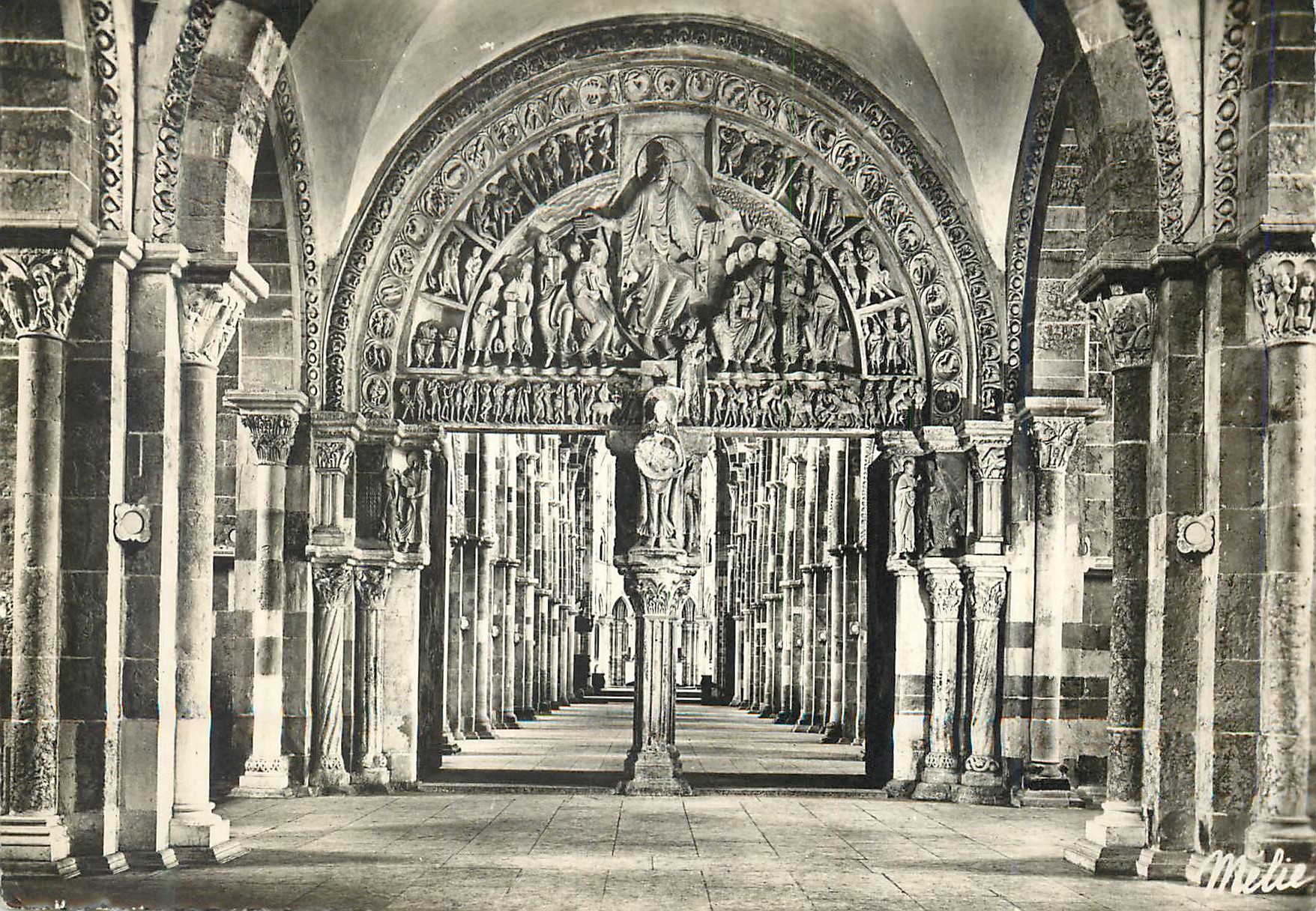 Vézelay - Église Abbatiale de la Madeleine — Portail central et la Nef — Magasin Imp. MACON