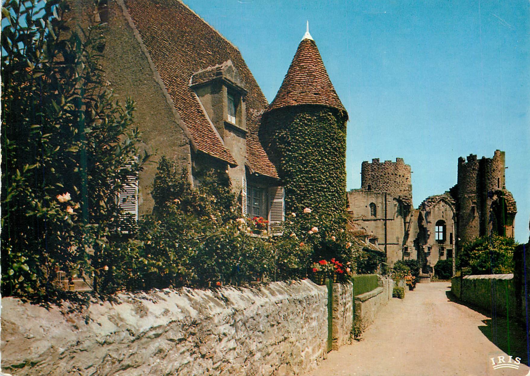 CPM Bourbon l'Archambault (Allier) Vieille Maison dite Le Donjon