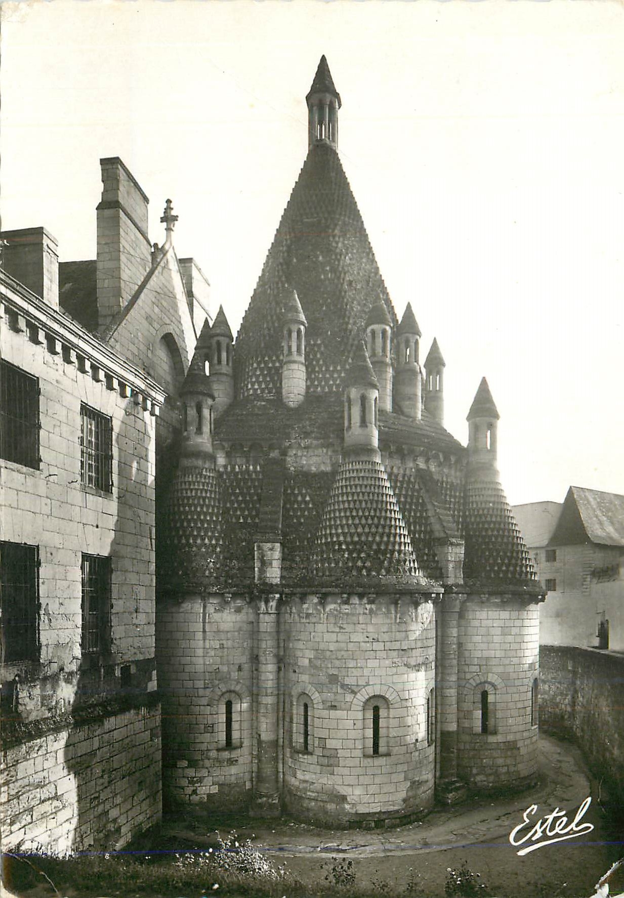 CPM Abbaye de Fontevrault La Tour d'Evault (Ancienne Cuisine)