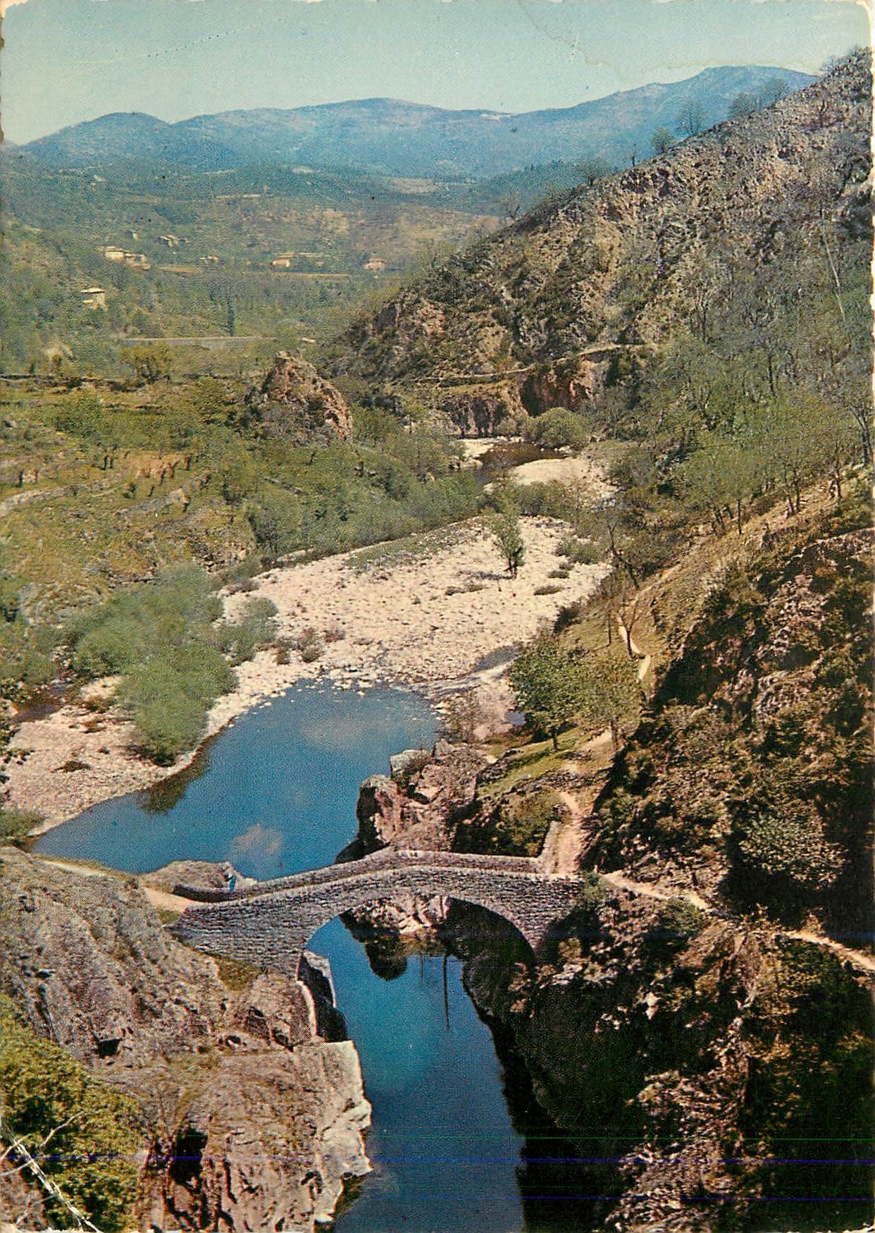 CPM Paysages du Viverais Les Gorges de l'Ardeche a Thueyts Le Pont du Diable