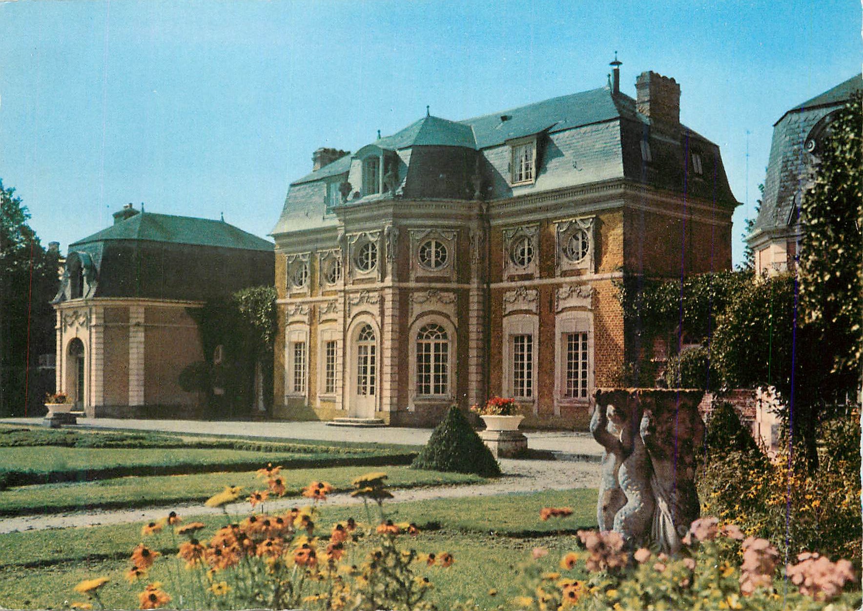CPM Abbeville (Somme) Chateau de Bagatelle en Picardie Ouvert au Public de Paques a la Toussaint