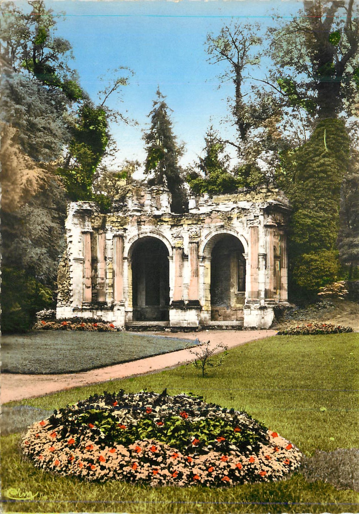 CPM Coulommiers (S et M) Parc des Capucins Les Ruines