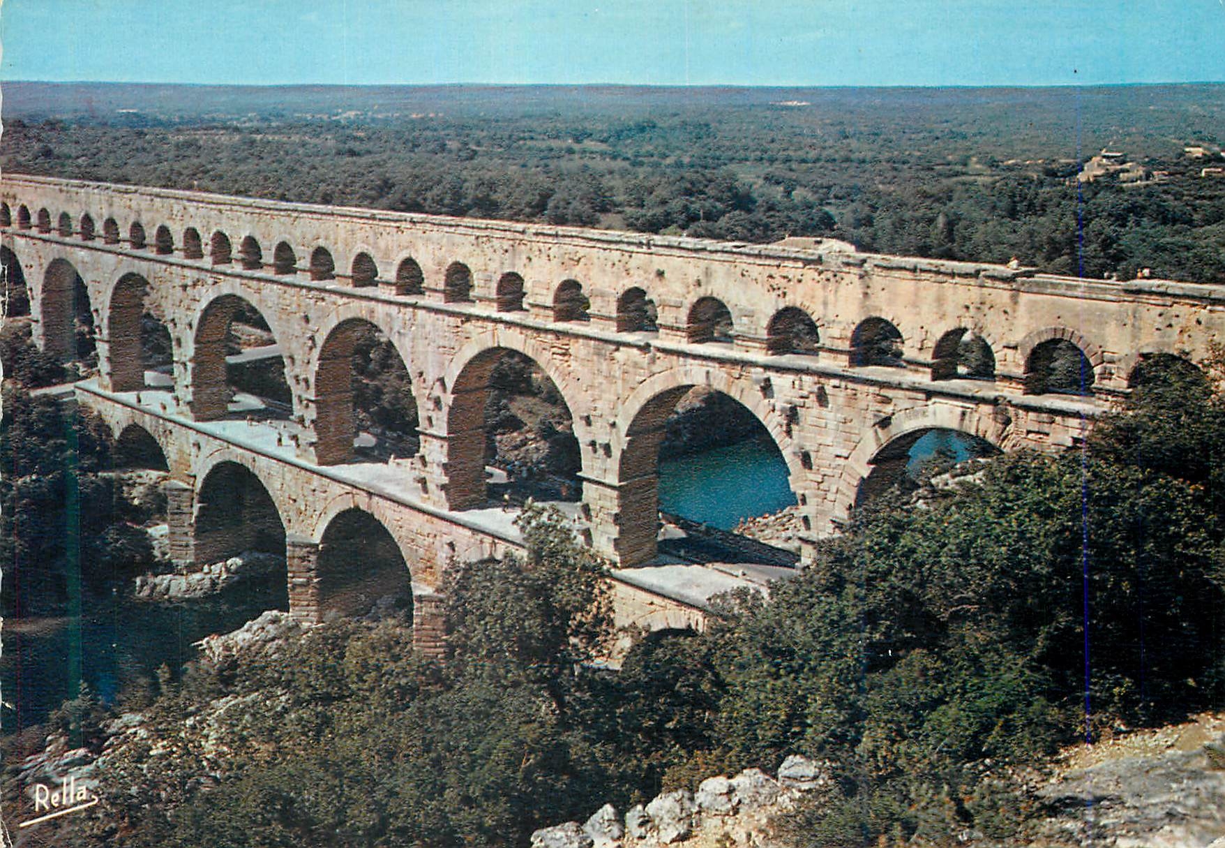 CPM Le Pont du Gard (Gard) Aqueduc Romain