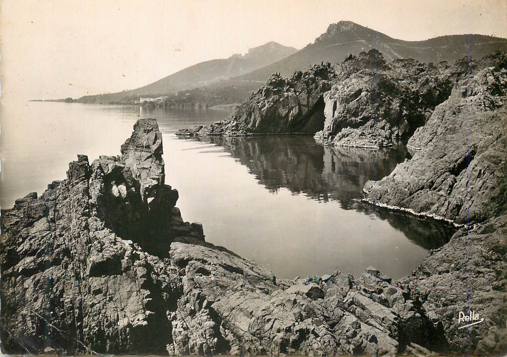 CPM La Route de la Corniche d'Or La Cote d'Azur Les Rochers du Trayas Le Pic Aurele et le Cap Roux