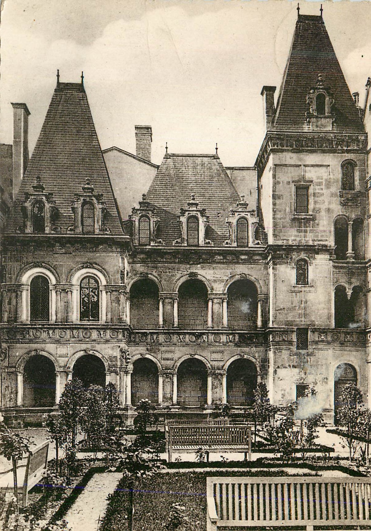 CPM La Rochelle Maison Henri II