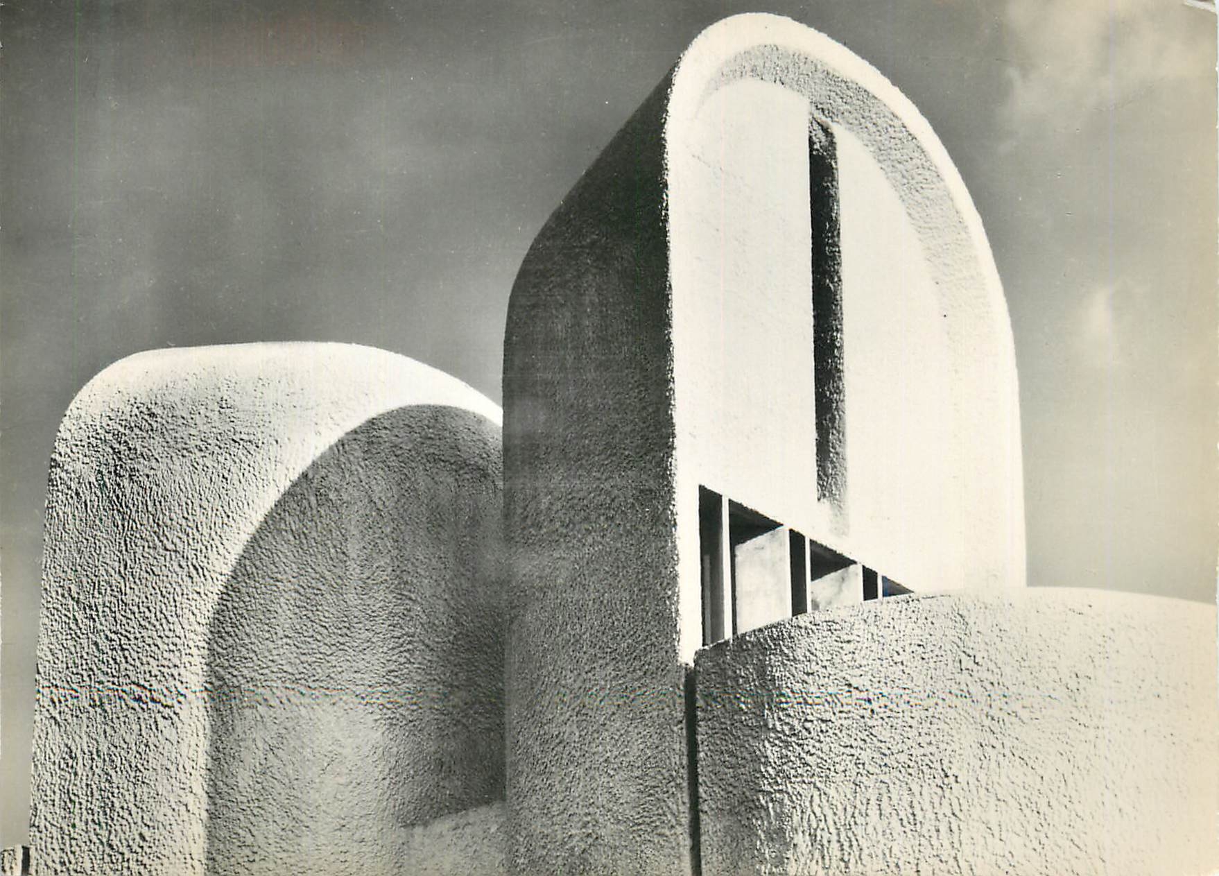CPM Ronchamp (Haute Saone) Chapelle de Notre Dame du Haut Architecte Le Corbusier