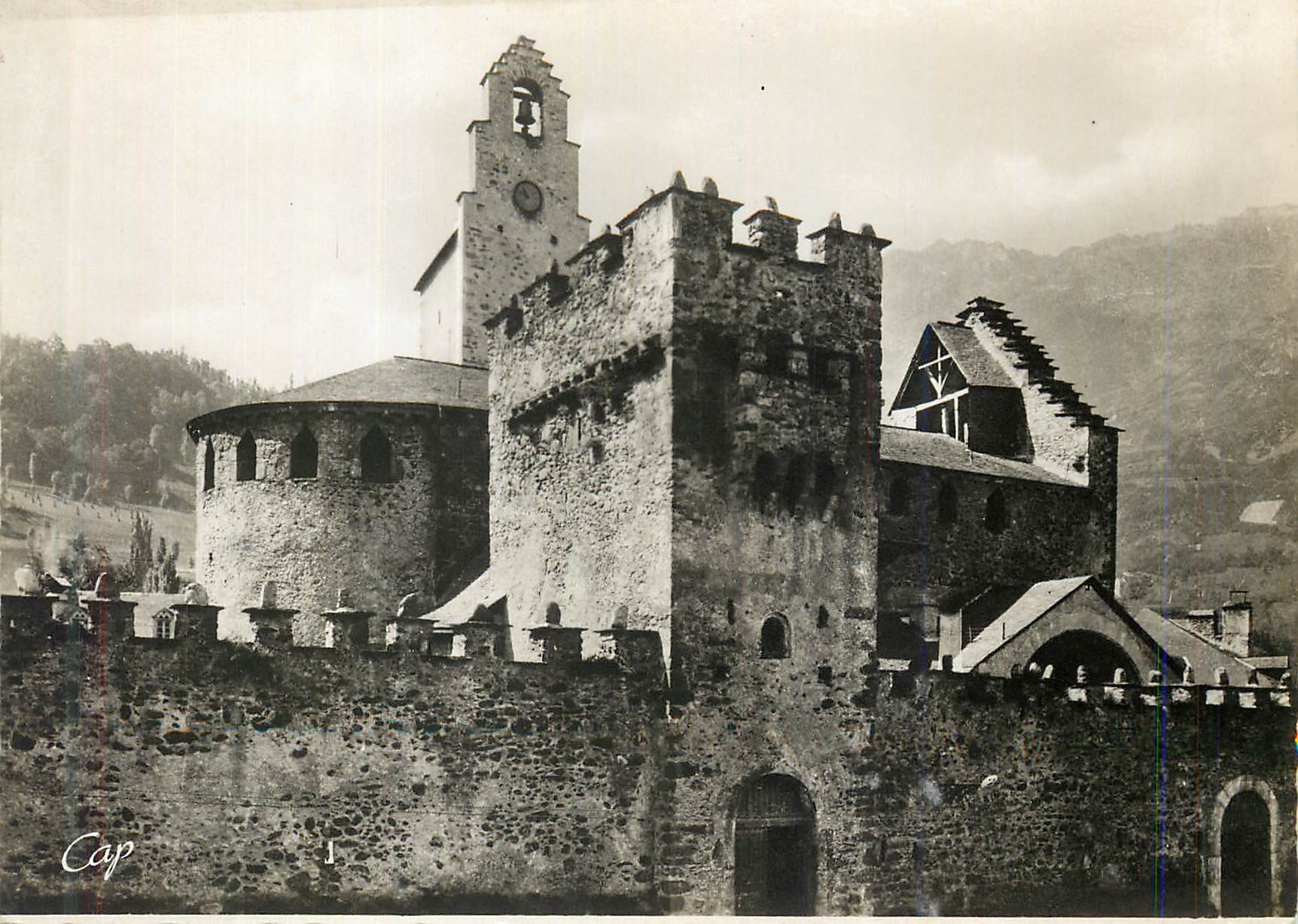 Luz-Sauveur — Église fortifiée des Templiers — Édition du Magasin des Templiers