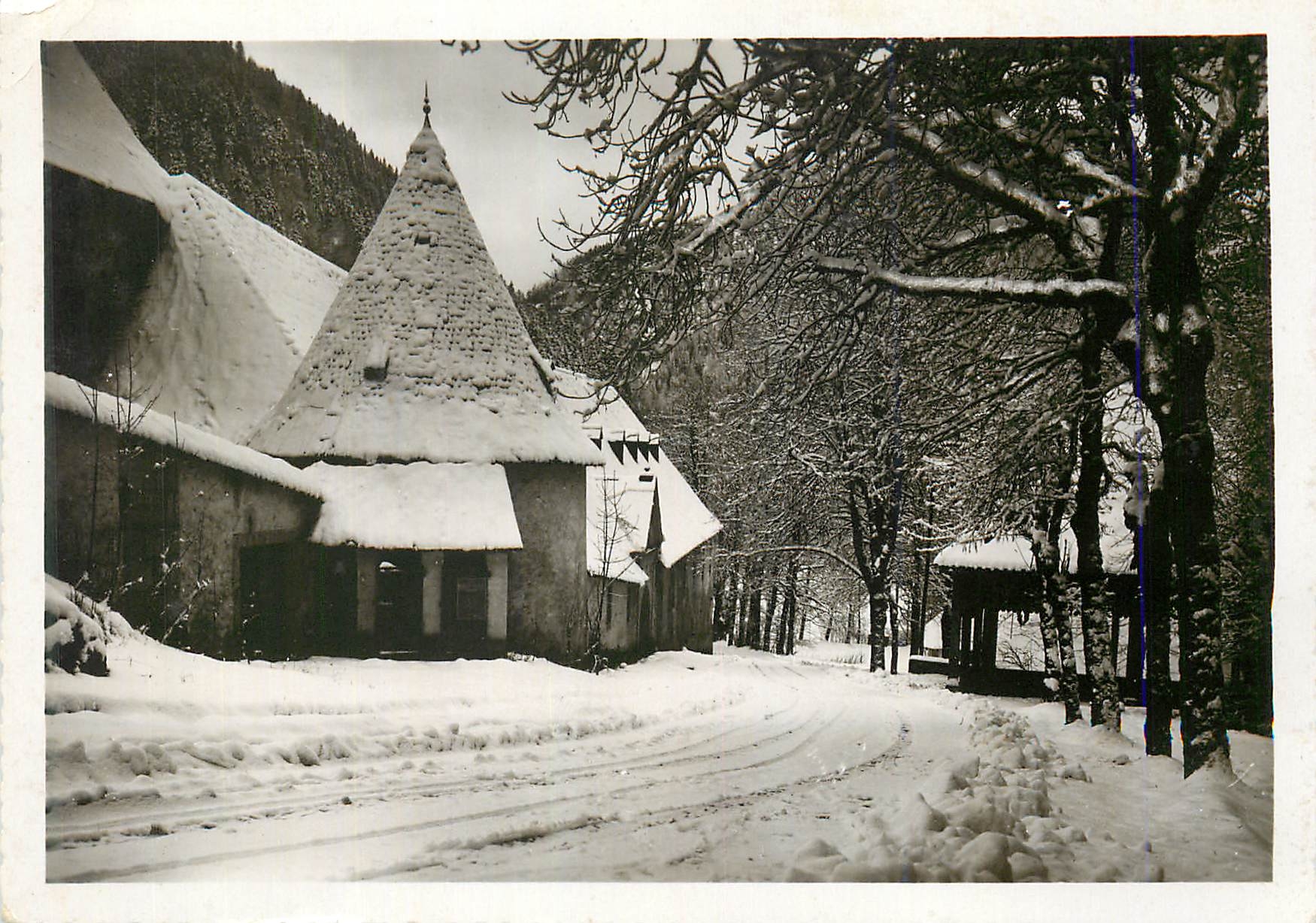 CPM En Chartreuse La Route du Couvent de la Grande Chartreuse sous la Neige