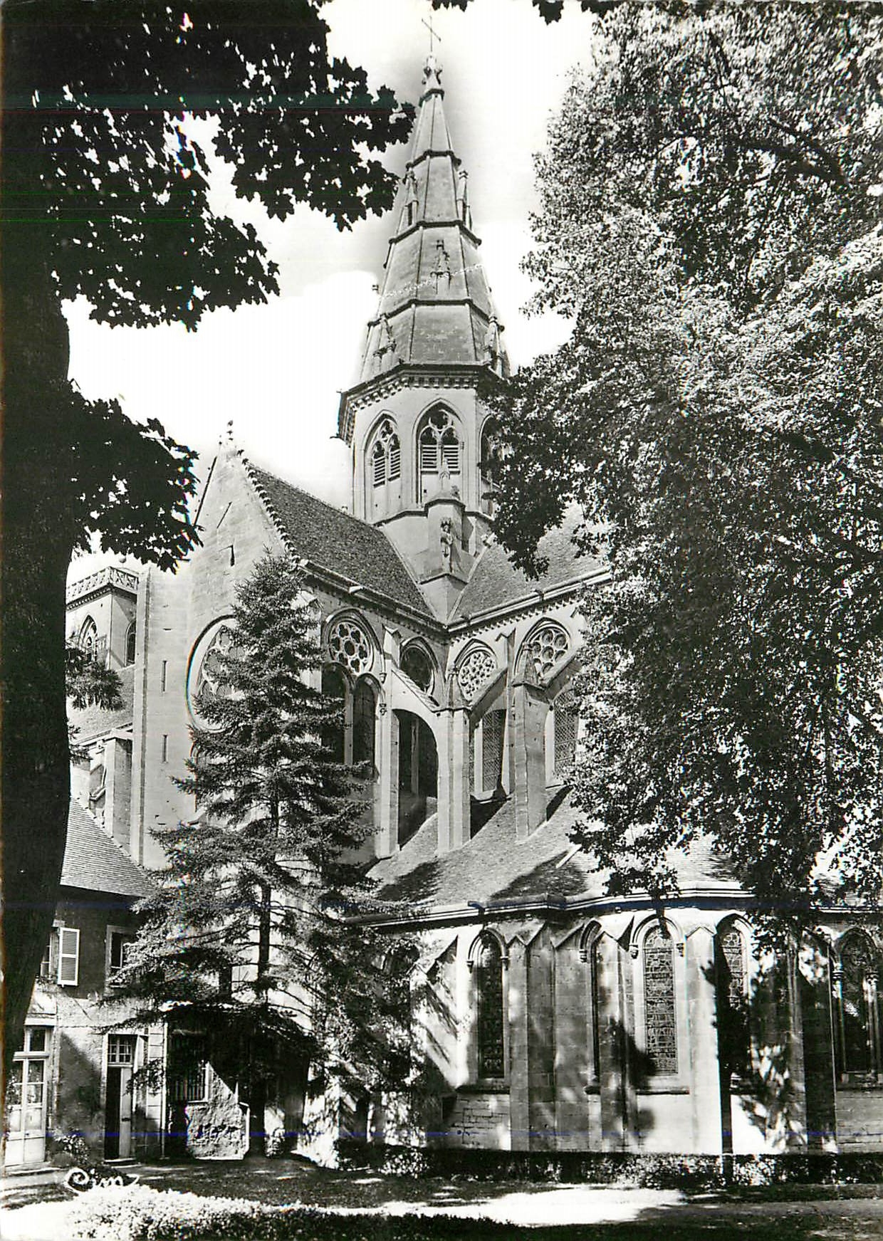 CPM Semur en Auxois (C d'Or) Eglise Notre Dame Restaure par Viollet le Duc