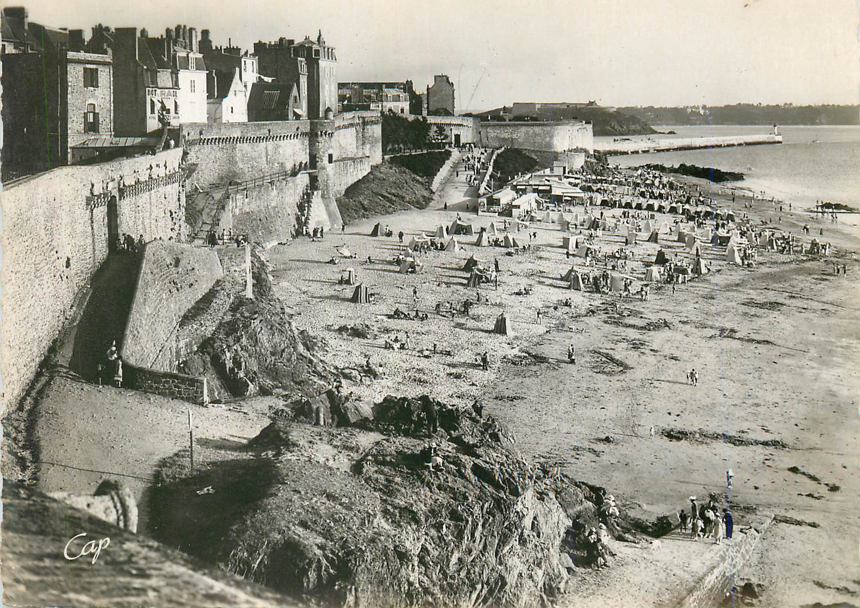 Saint-Malo — La plage de Bon-Secours — C.A.P. Strasbourg