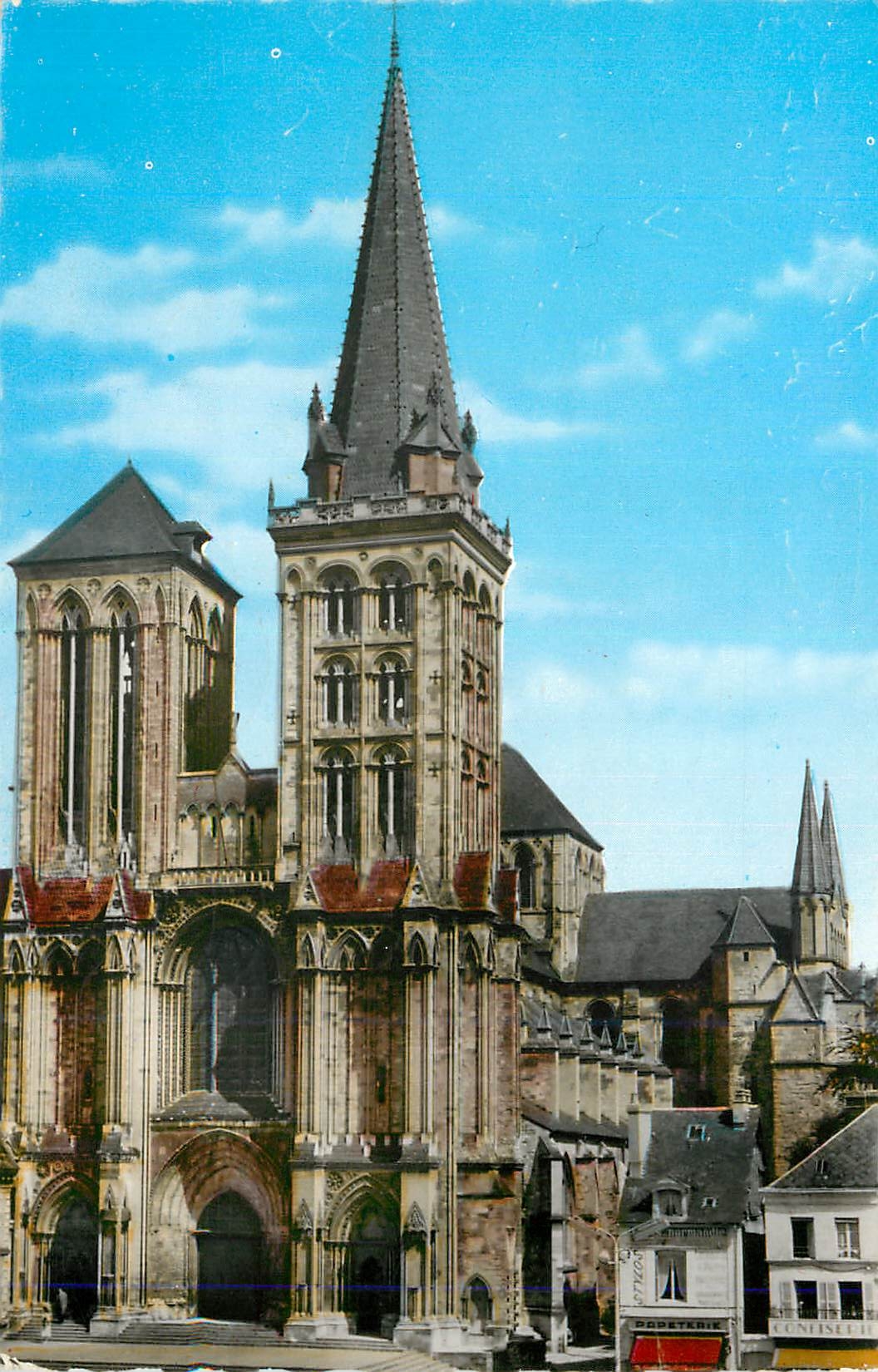 CPM Lisieux (Calvados) La Cathedrale Saint Pierre